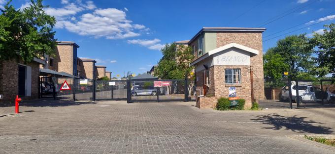 2 Bedroom Apartment for Sale For Sale in Rooihuiskraal - MR667688