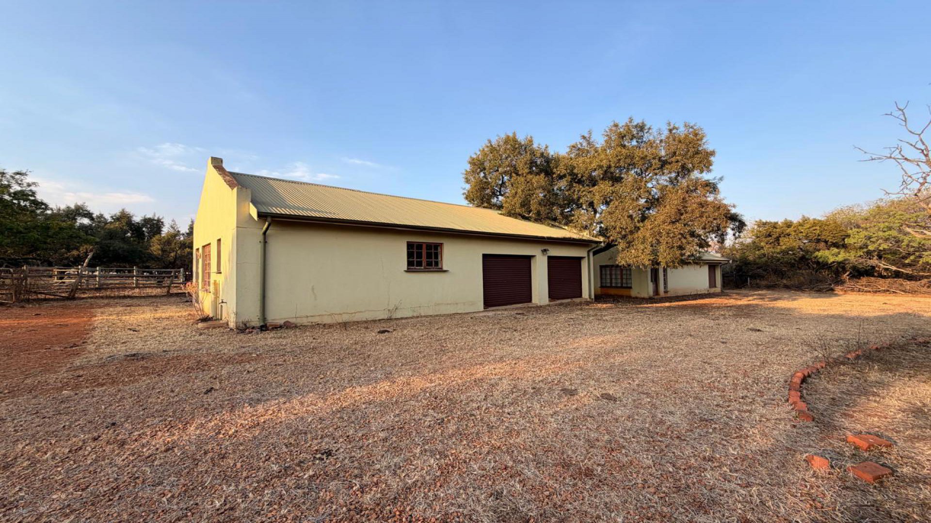 Spaces of property in Olievenhoutbos