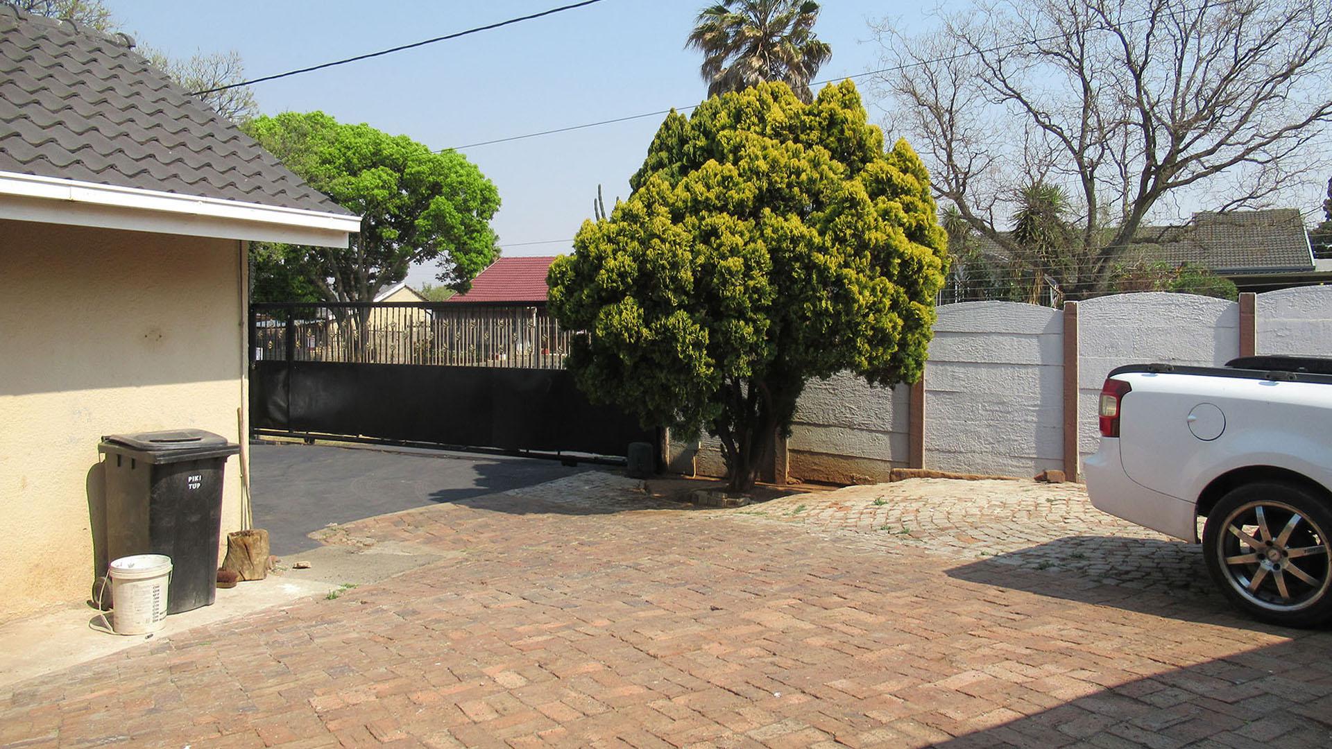 Front View of property in Witpoortjie