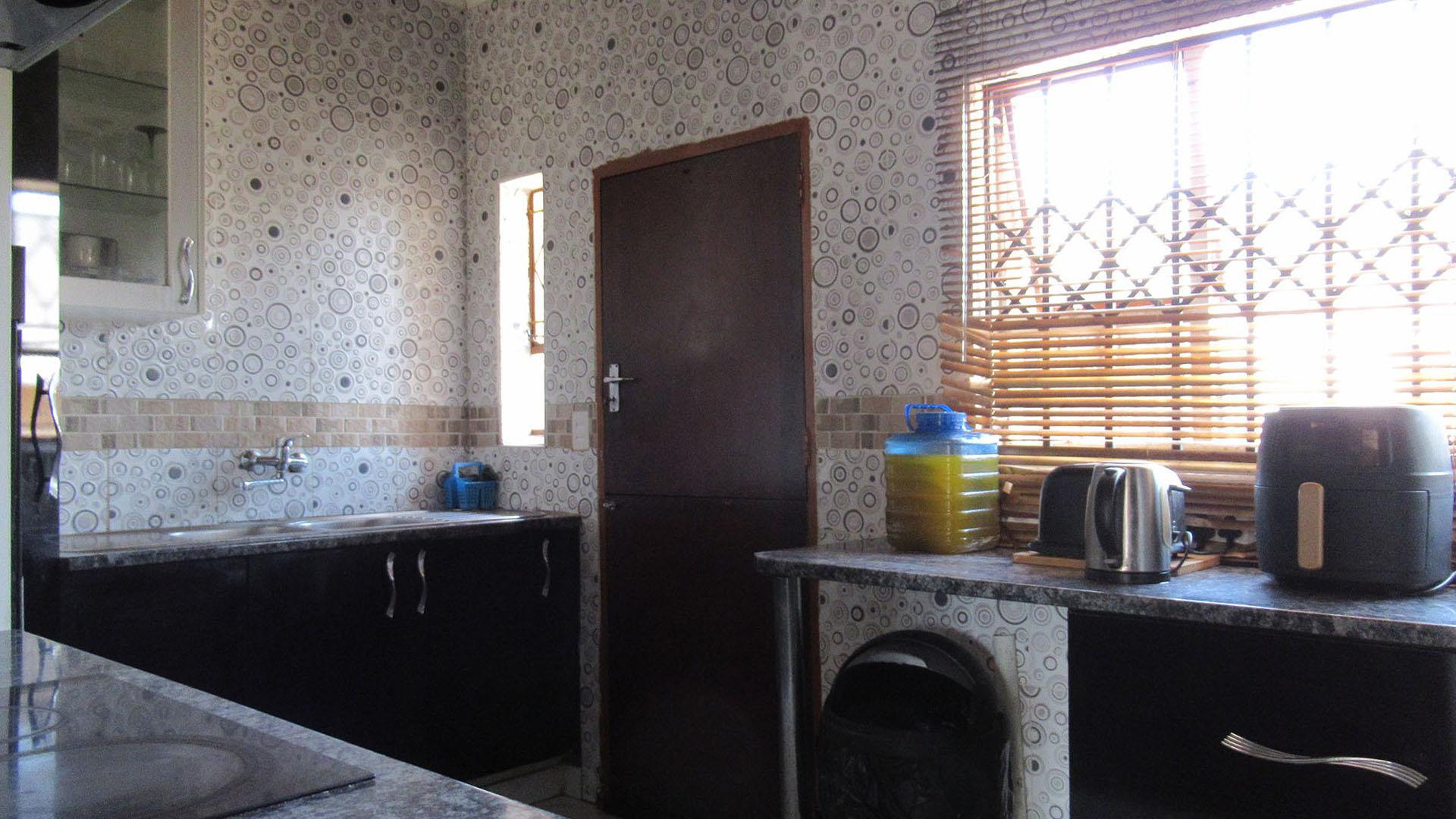 Kitchen - 12 square meters of property in Witpoortjie