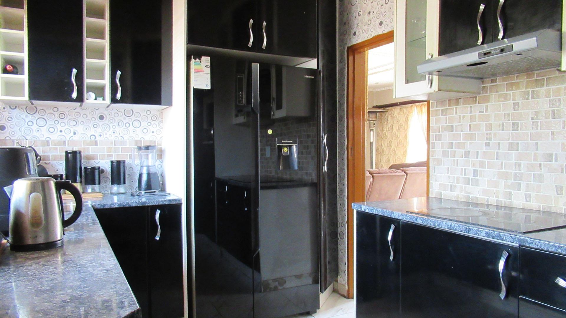 Kitchen - 12 square meters of property in Witpoortjie
