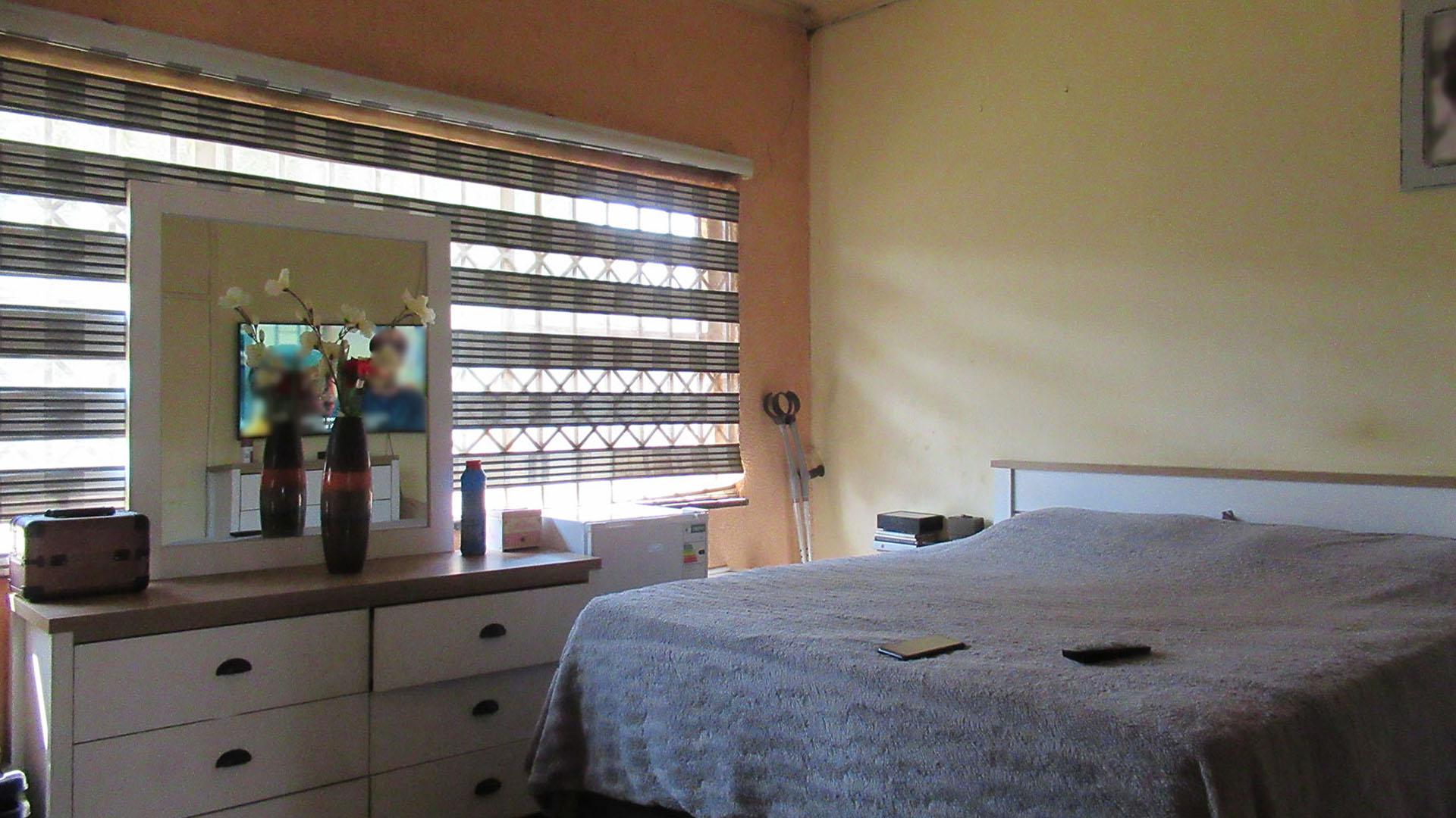 Bed Room 2 - 15 square meters of property in Witpoortjie