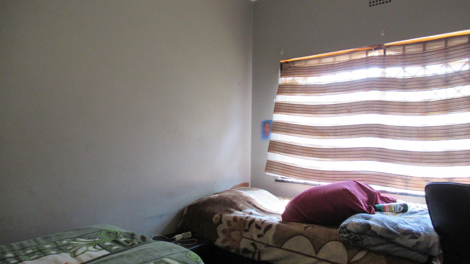 Bed Room 1 - 11 square meters of property in Witpoortjie