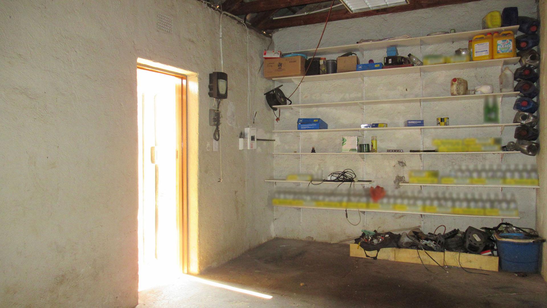 Spaces - 49 square meters of property in Witpoortjie