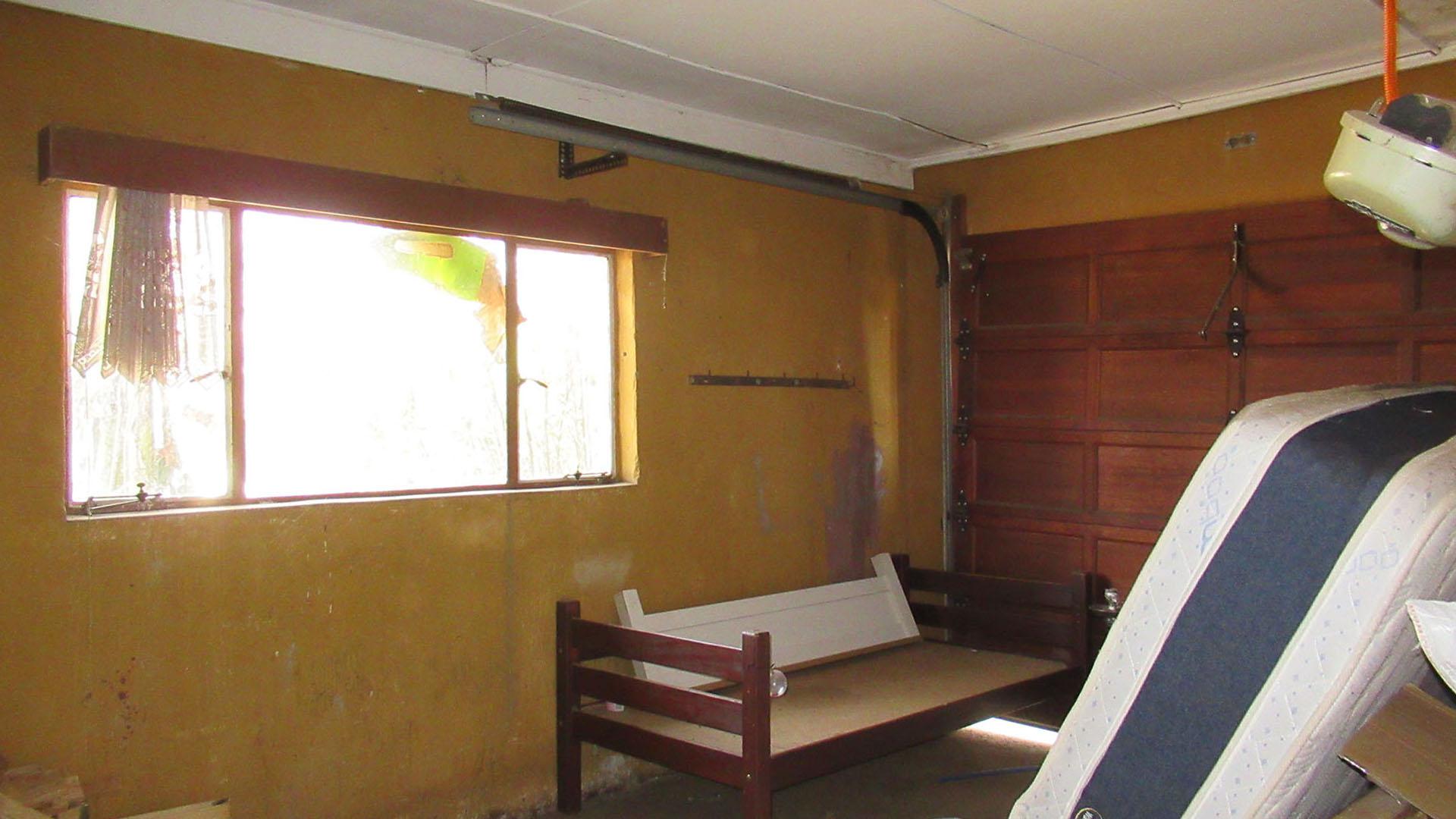 Spaces - 49 square meters of property in Witpoortjie