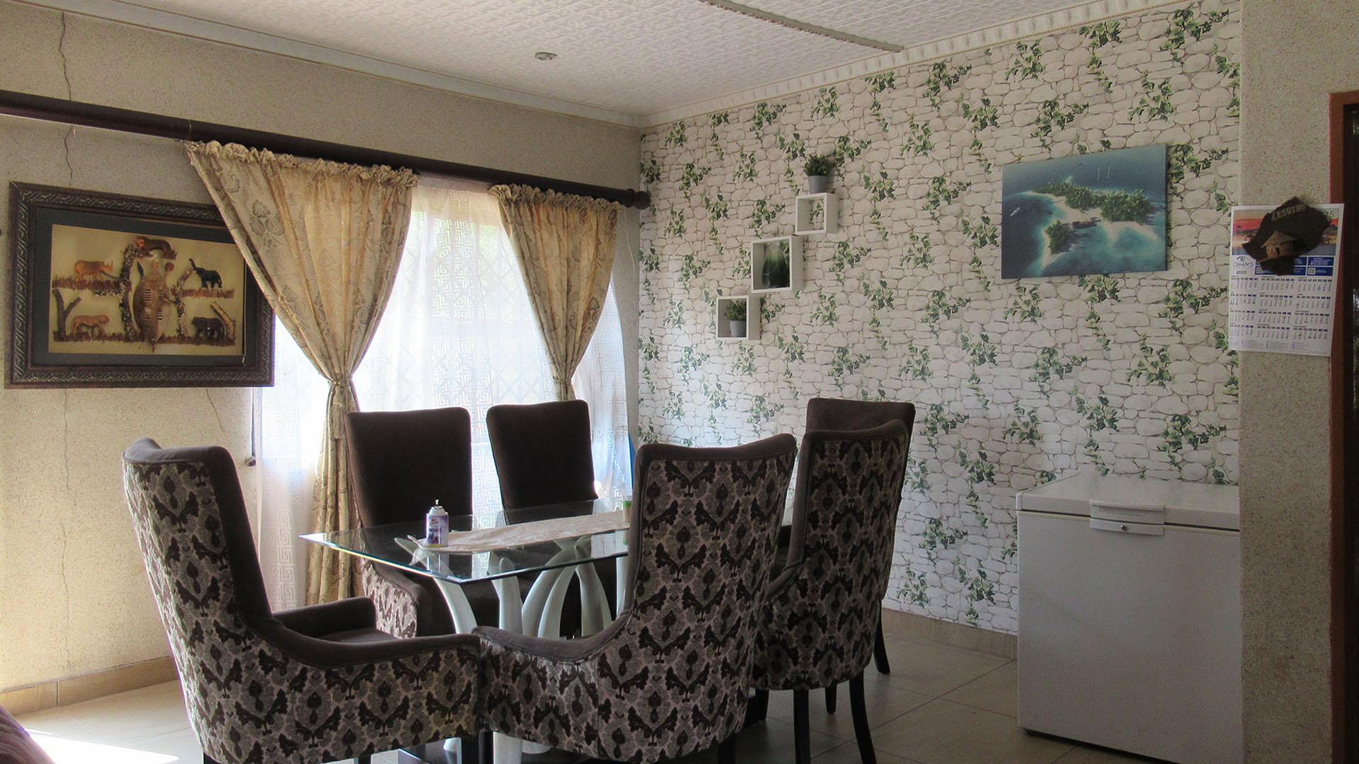 Dining Room - 14 square meters of property in Witpoortjie