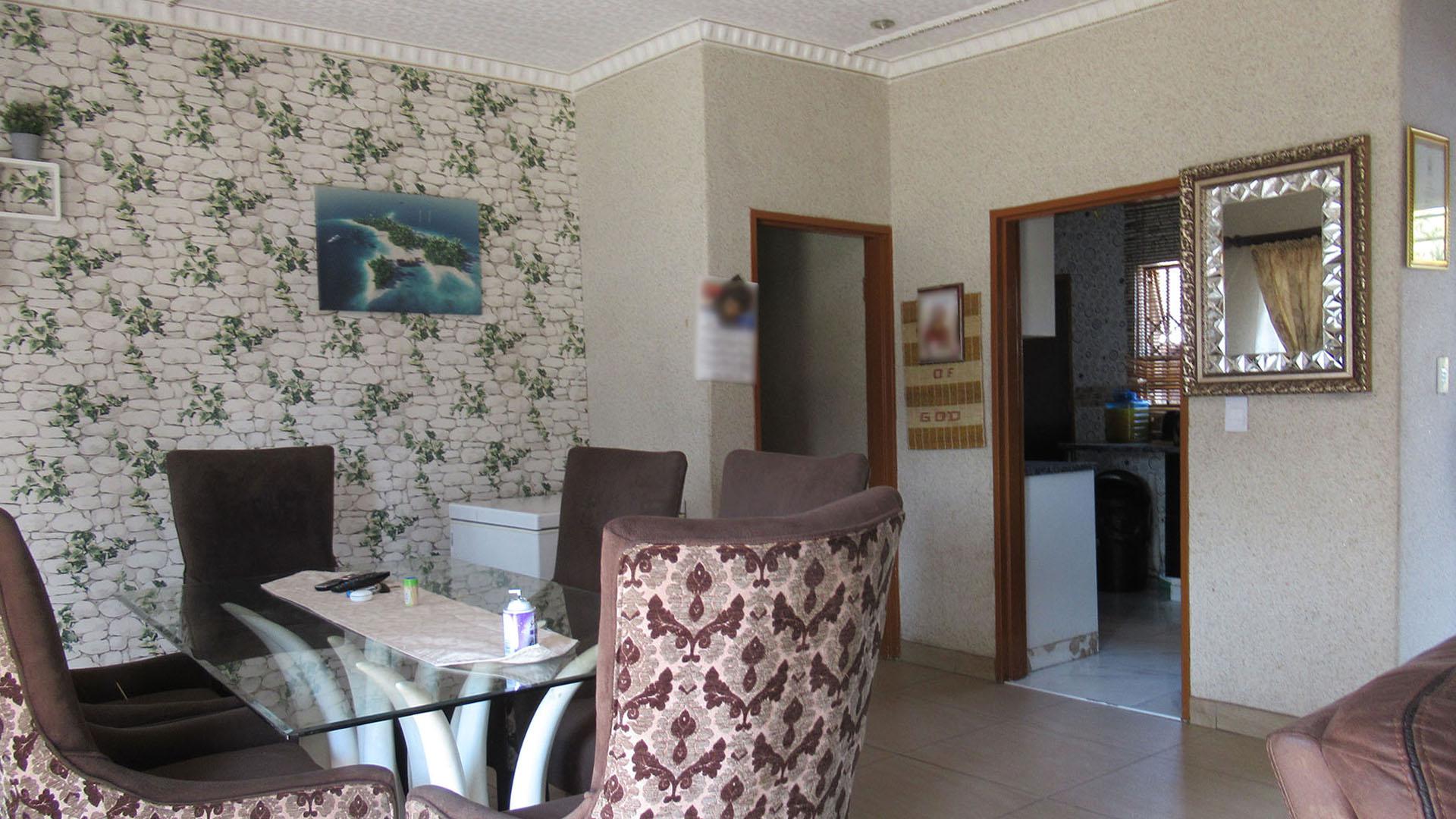Dining Room - 14 square meters of property in Witpoortjie