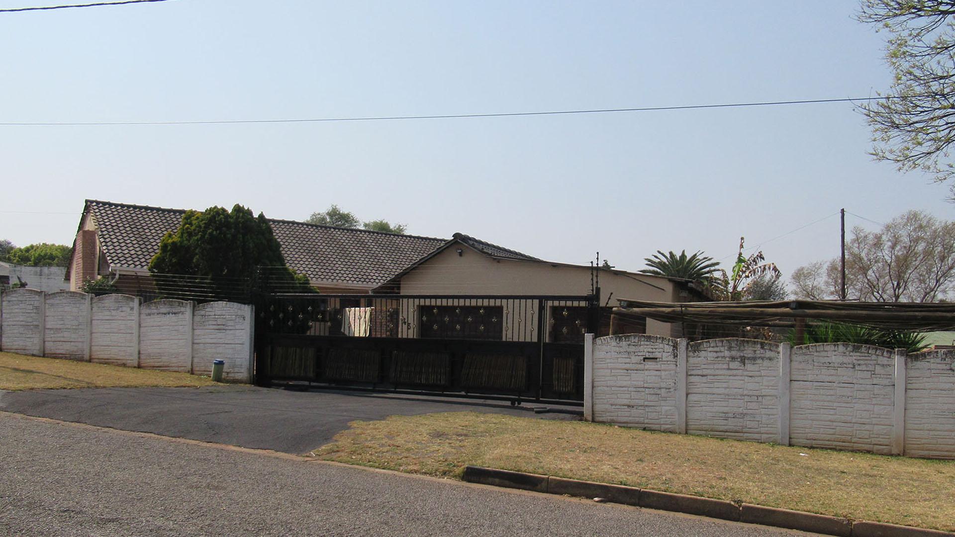 Front View of property in Witpoortjie