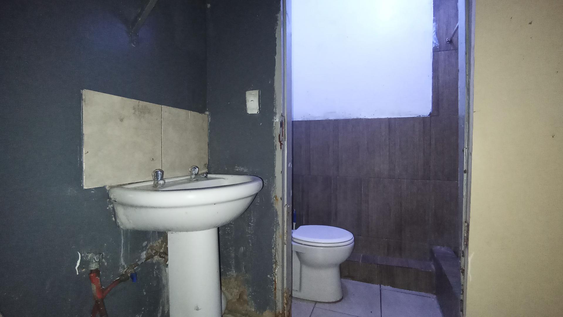 Bathroom 2 - 12 square meters of property in Rosettenville