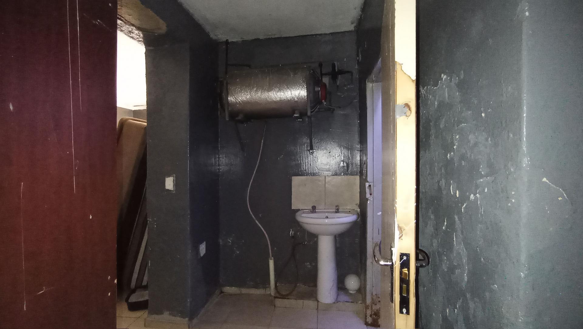 Bathroom 2 - 12 square meters of property in Rosettenville