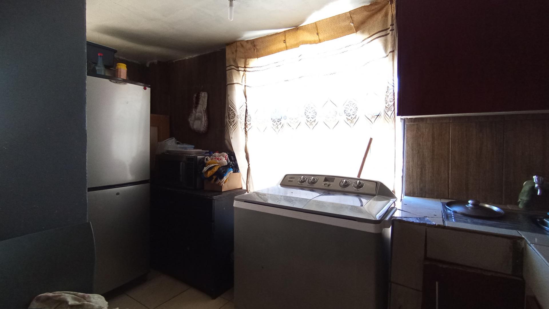 Kitchen - 14 square meters of property in Rosettenville