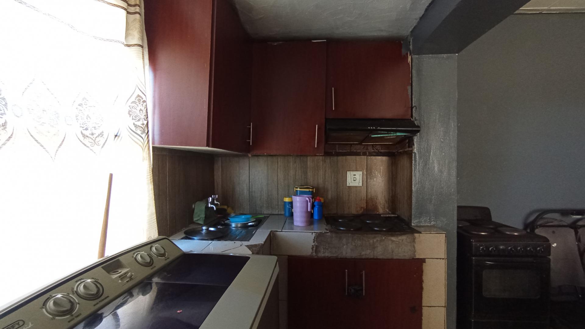 Kitchen - 14 square meters of property in Rosettenville