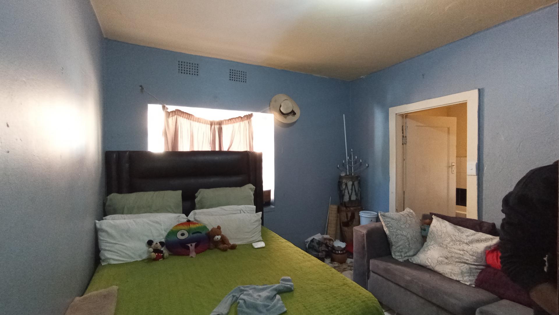 Bed Room 1 - 57 square meters of property in Rosettenville