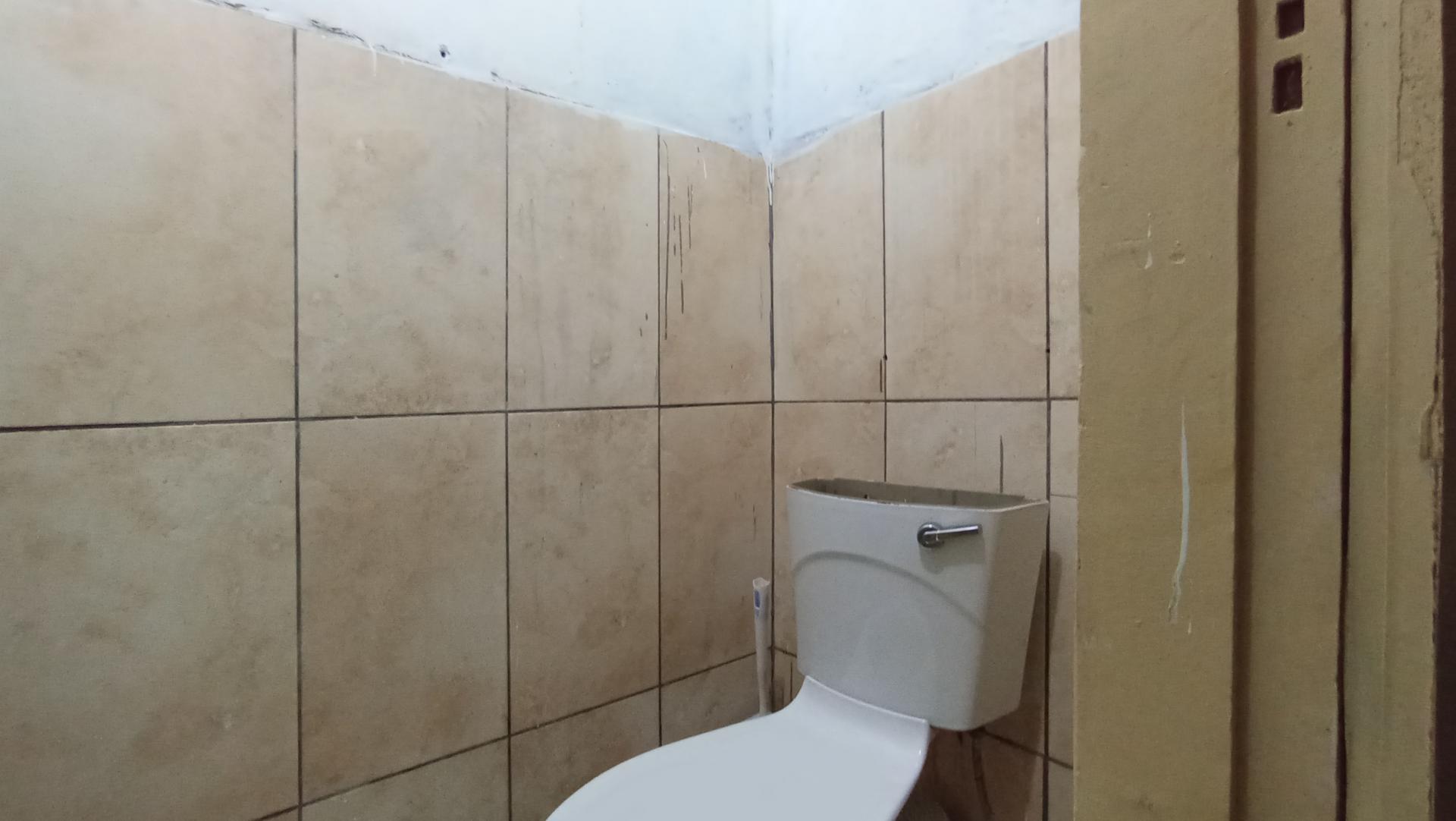 Bathroom 2 - 12 square meters of property in Rosettenville