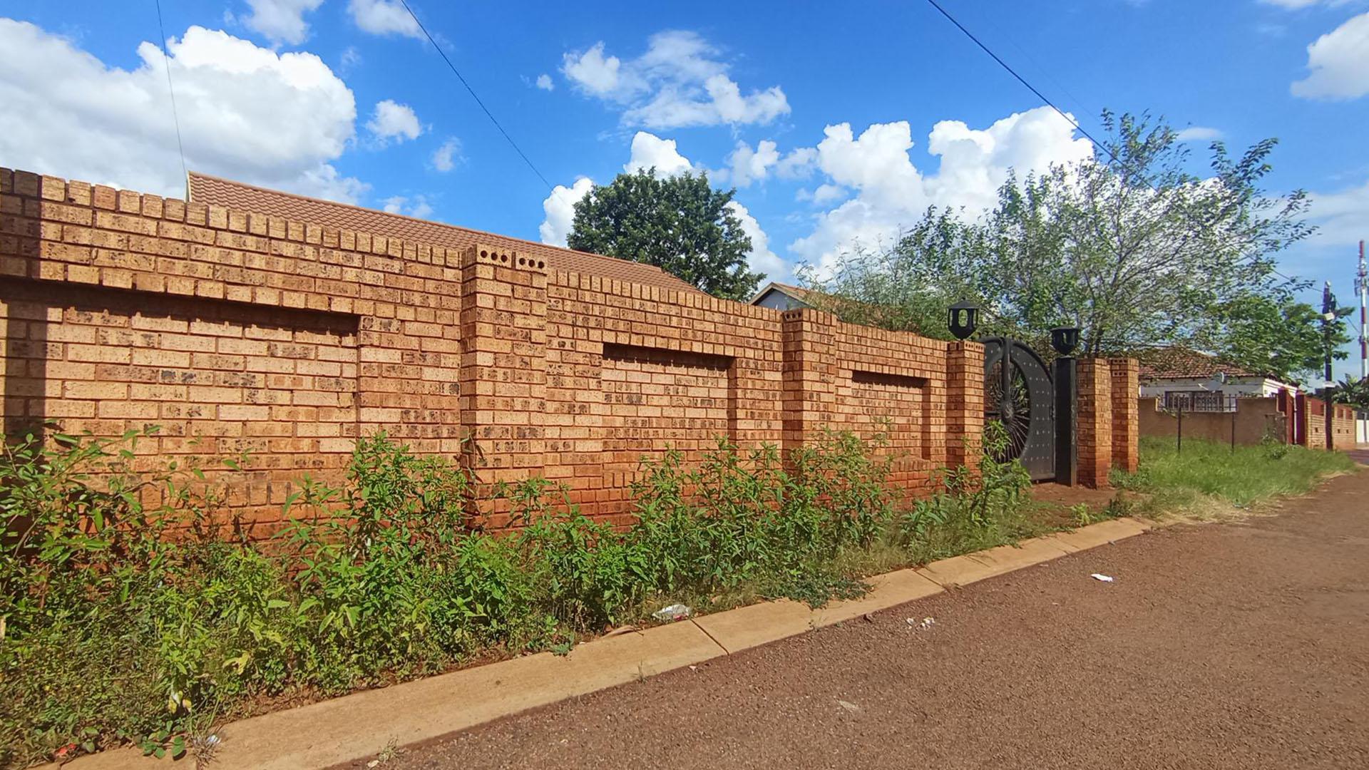 Front View of property in Ga-Rankuwa