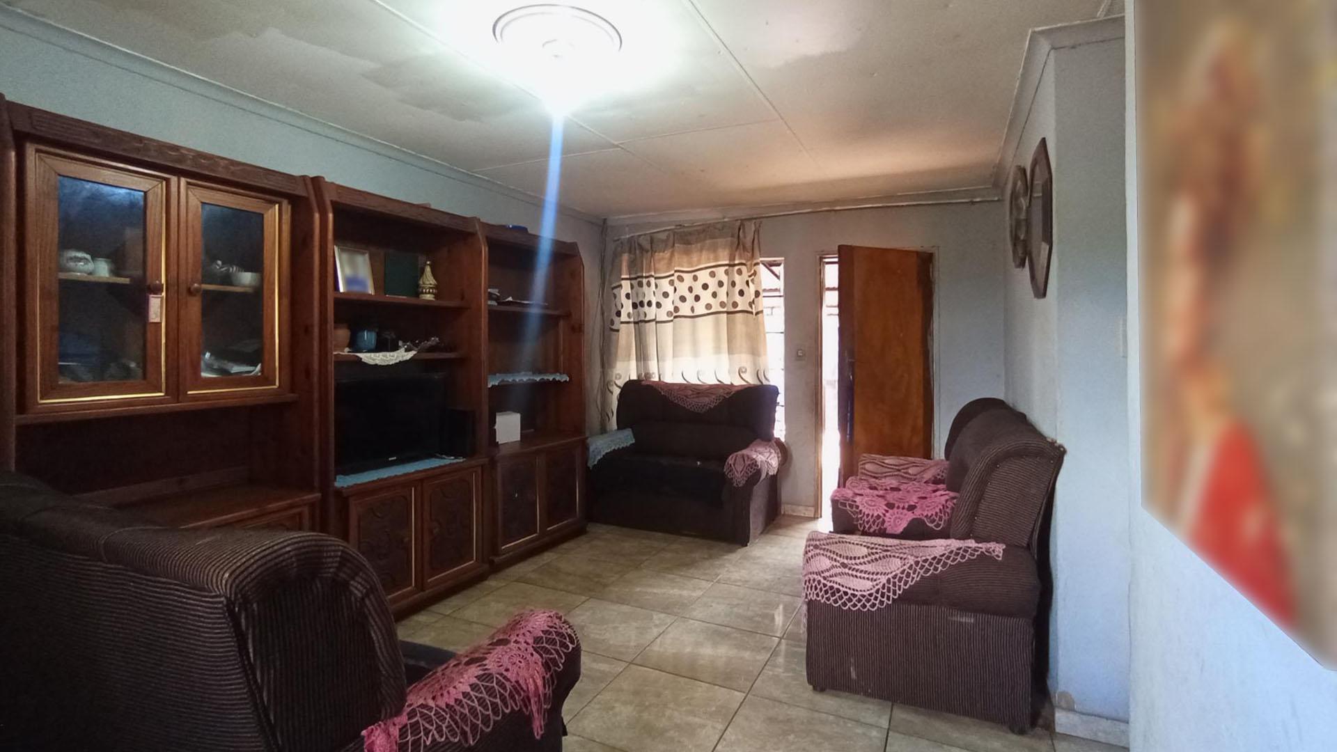 Lounges - 20 square meters of property in Ga-Rankuwa