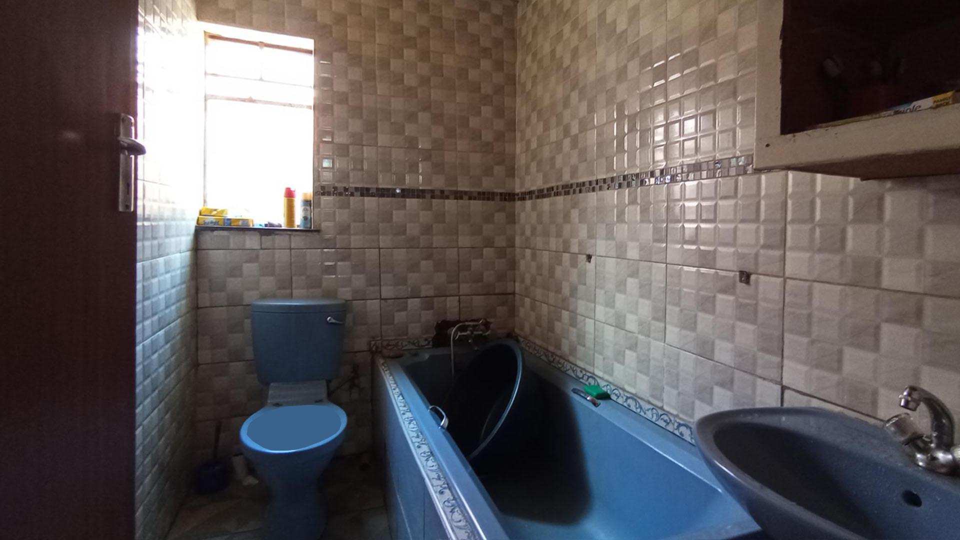 Bathroom 1 - 4 square meters of property in Ga-Rankuwa
