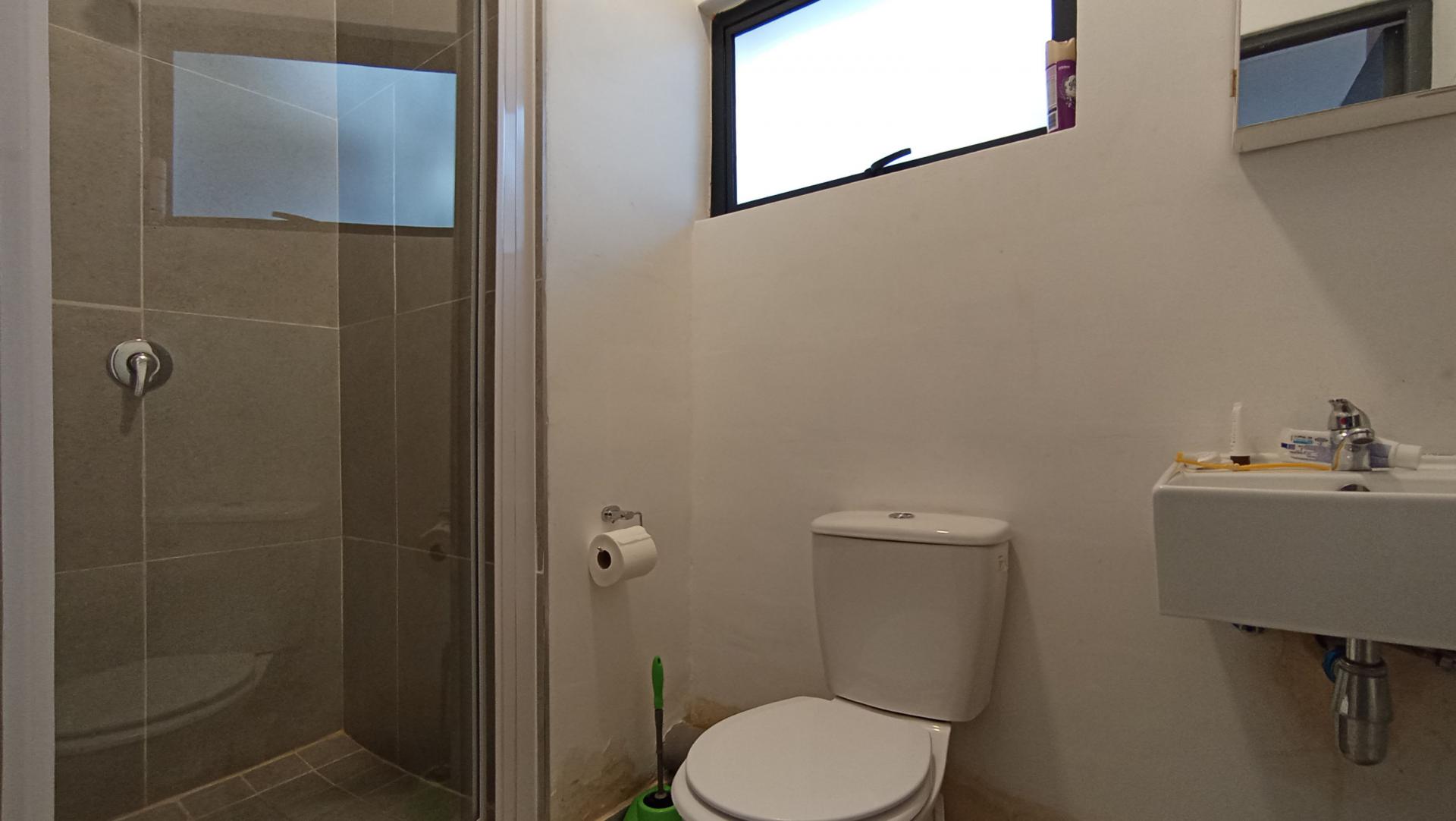 Bathroom 1 - 4 square meters of property in Ferndale - JHB