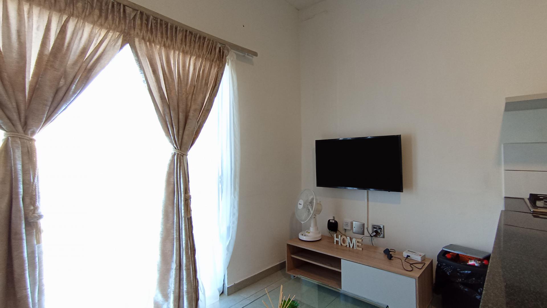 Lounges - 8 square meters of property in Ferndale - JHB