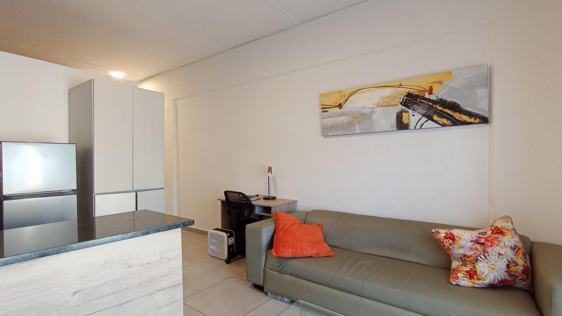 Lounges - 8 square meters of property in Ferndale - JHB