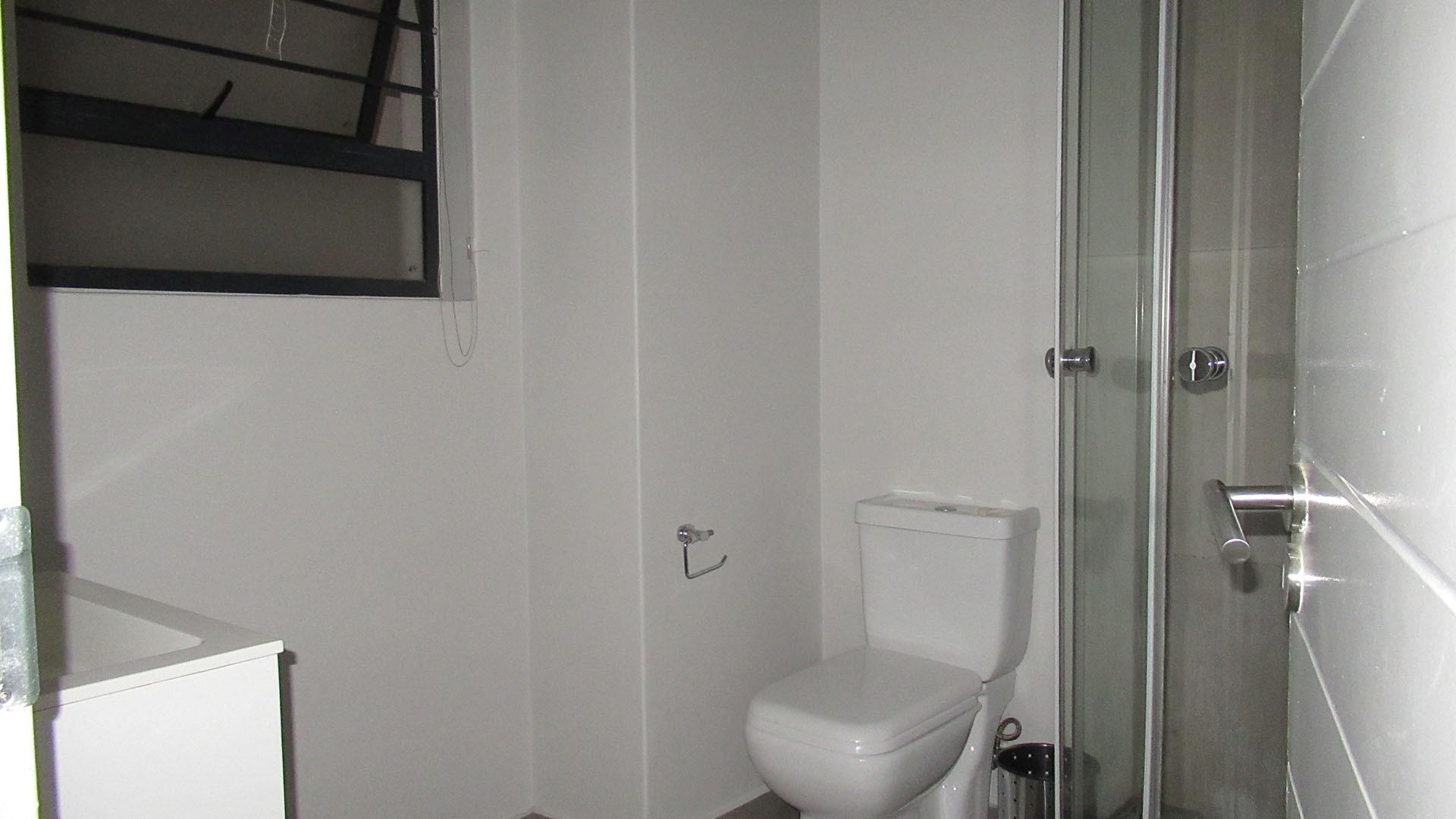 Bathroom 1 - 4 square meters of property in Morningside