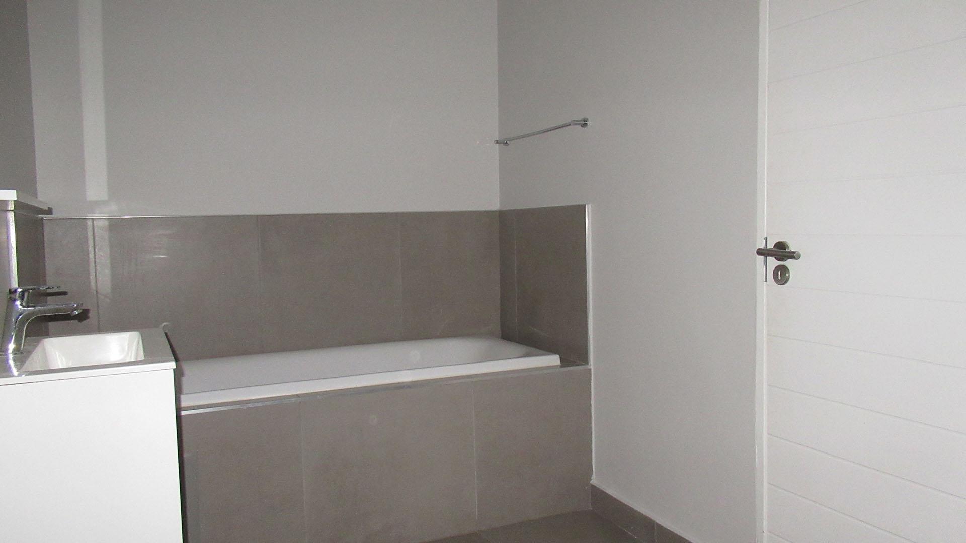 Main Bathroom of property in Morningside