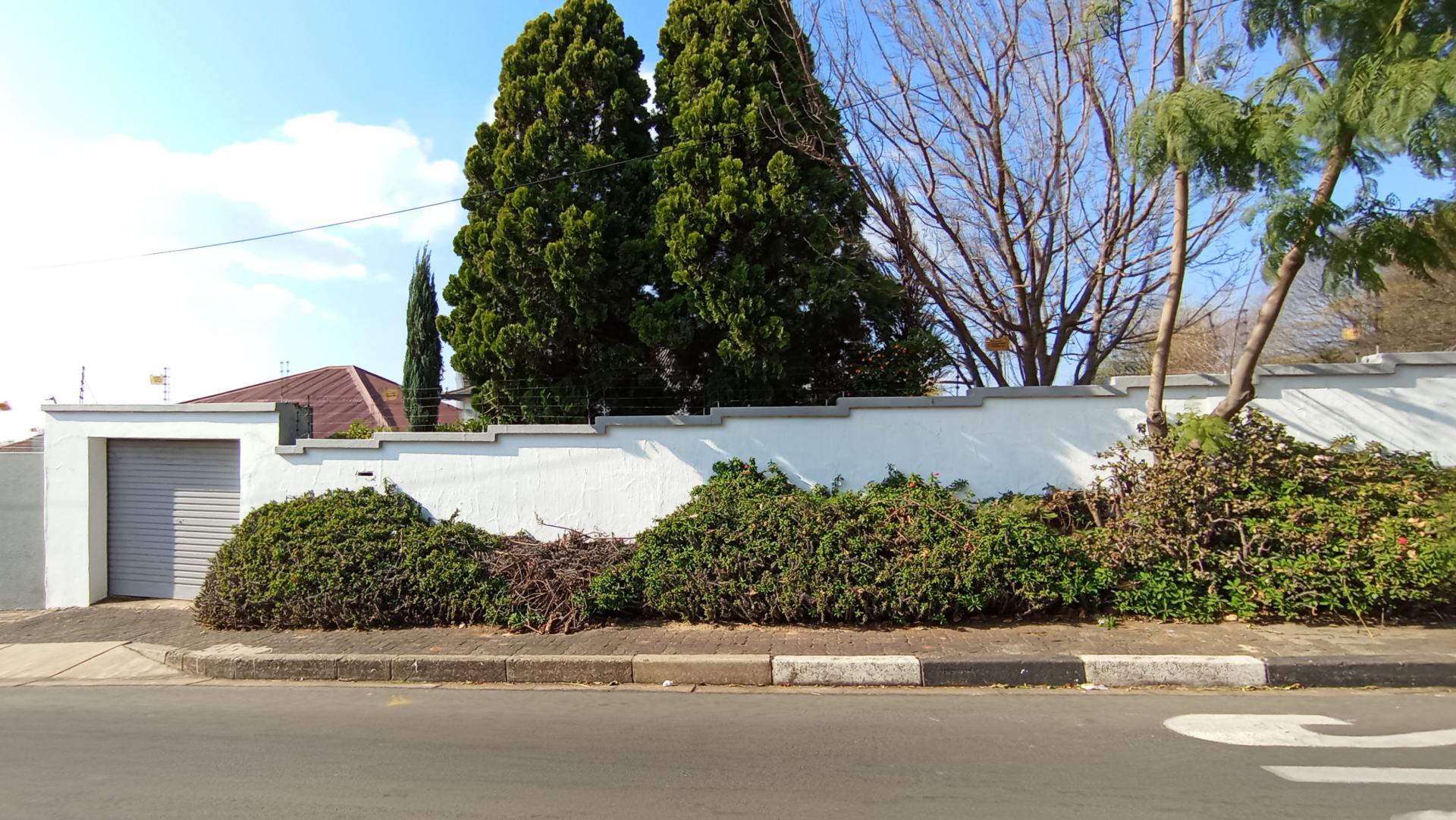 Front View of property in Orange Grove
