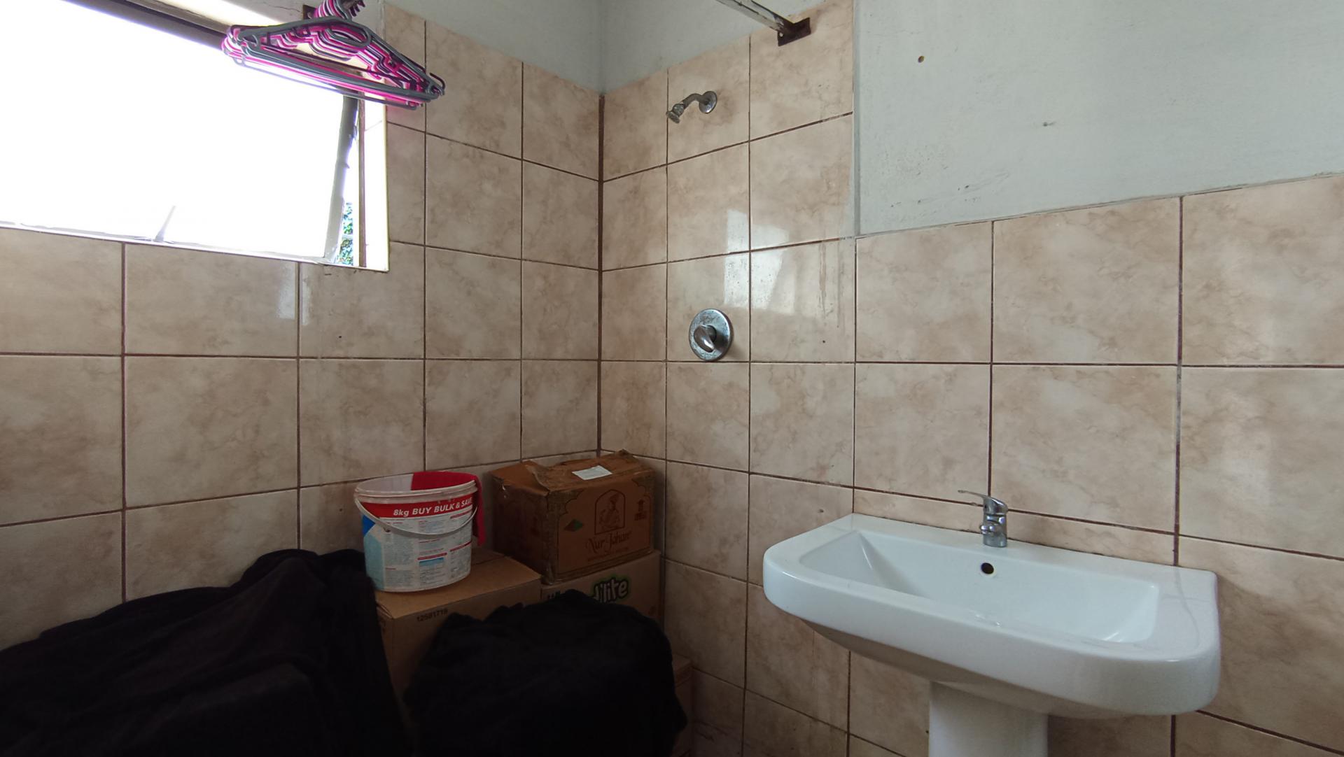 Staff Bathroom - 4 square meters of property in Orange Grove