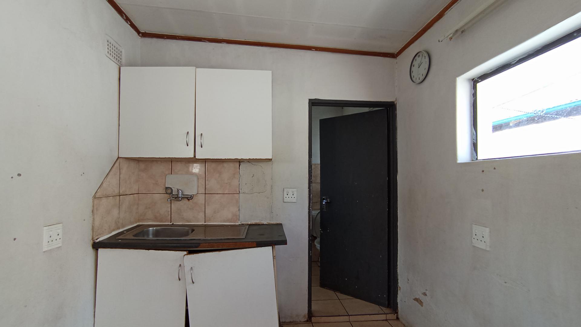 Staff Room - 14 square meters of property in Orange Grove