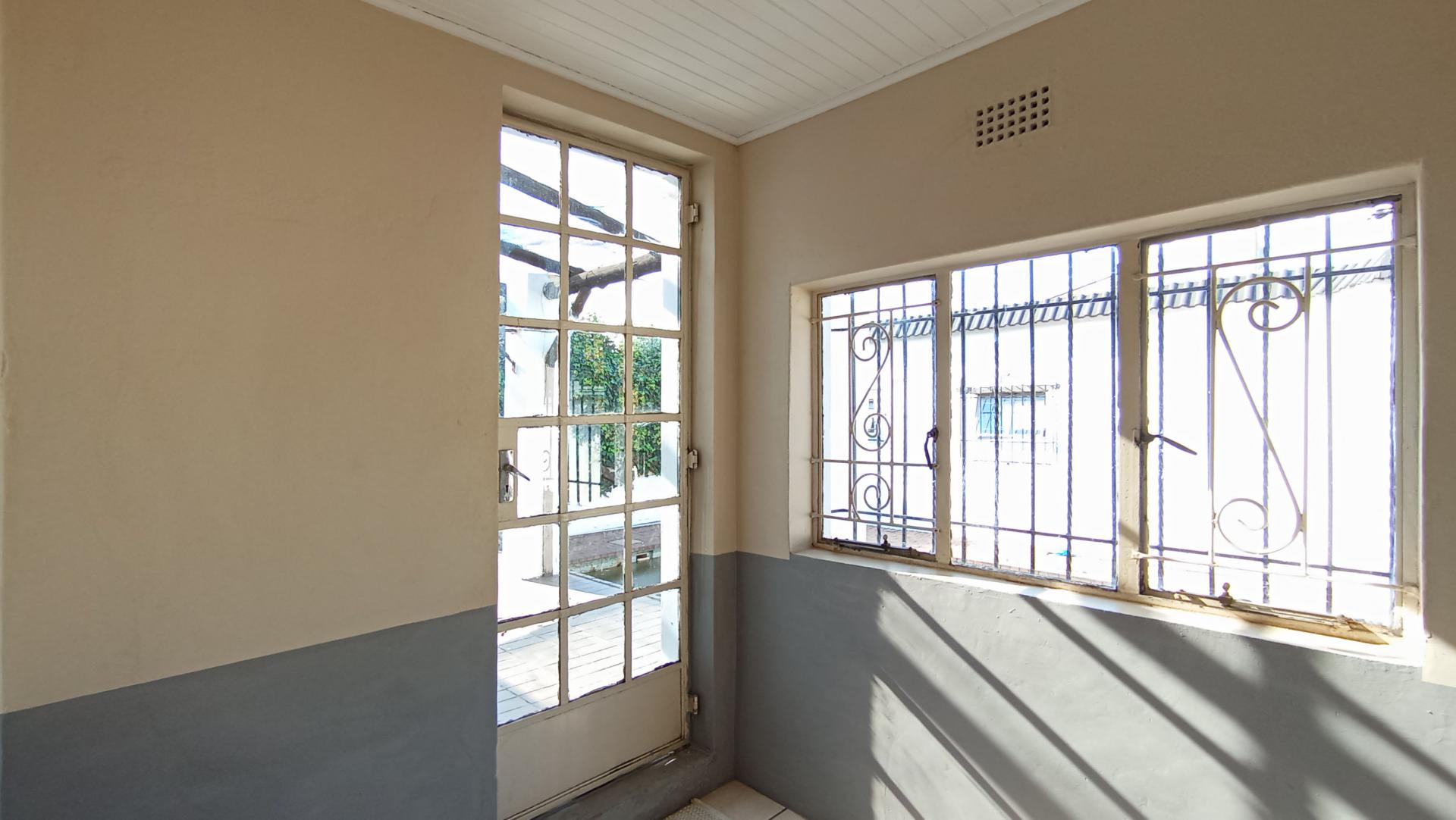 Spaces - 30 square meters of property in Orange Grove