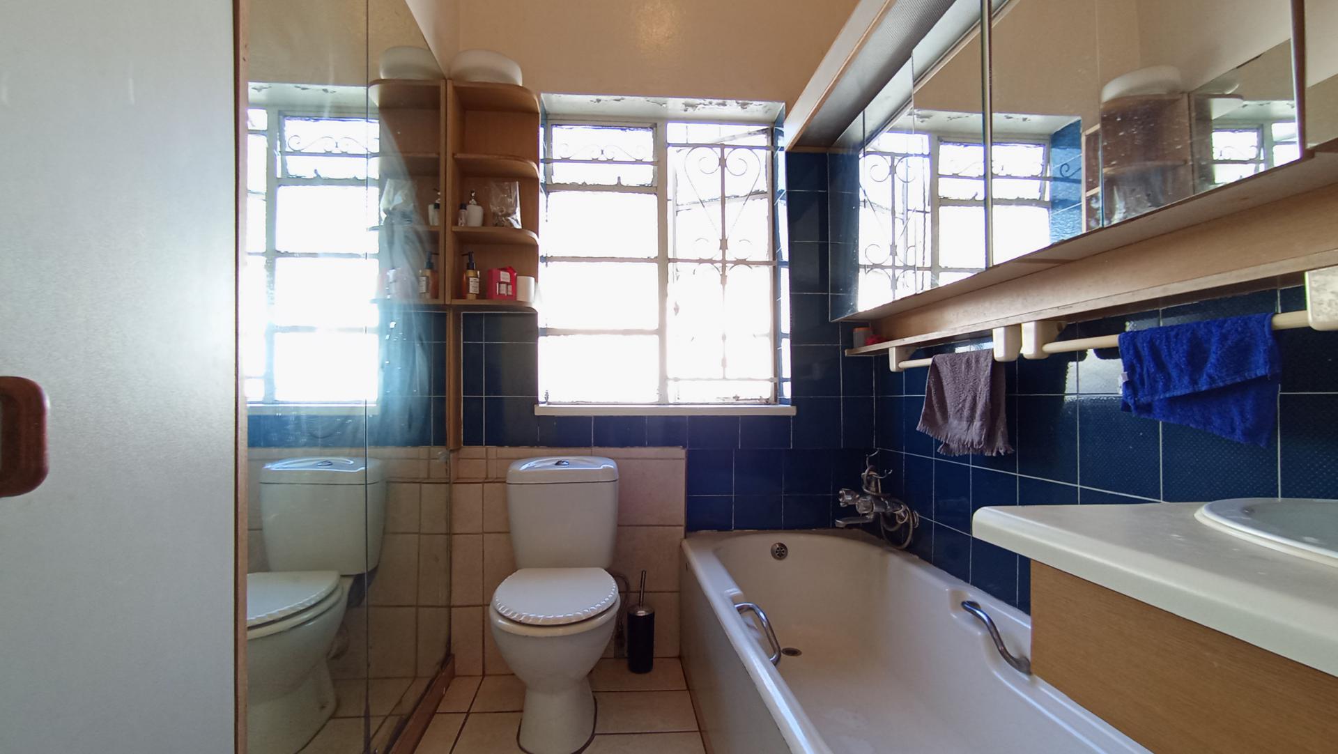Bathroom 1 - 4 square meters of property in Orange Grove