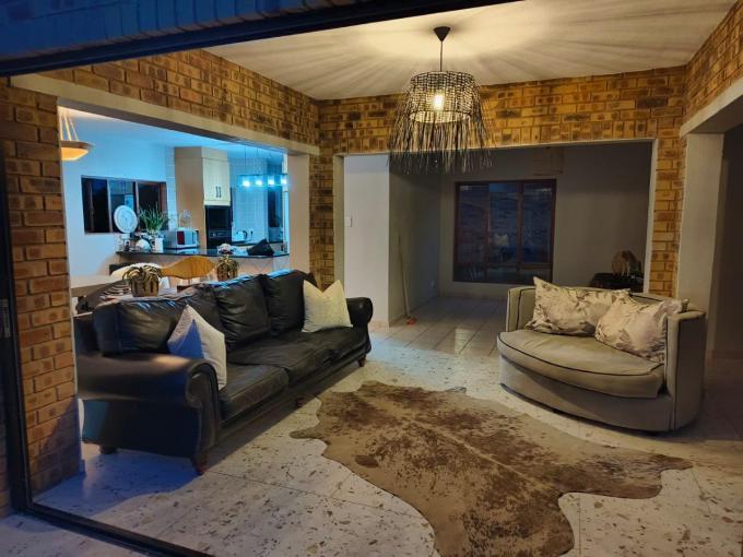 4 Bedroom House for Sale For Sale in Silver Lakes Golf Estate - MR667882