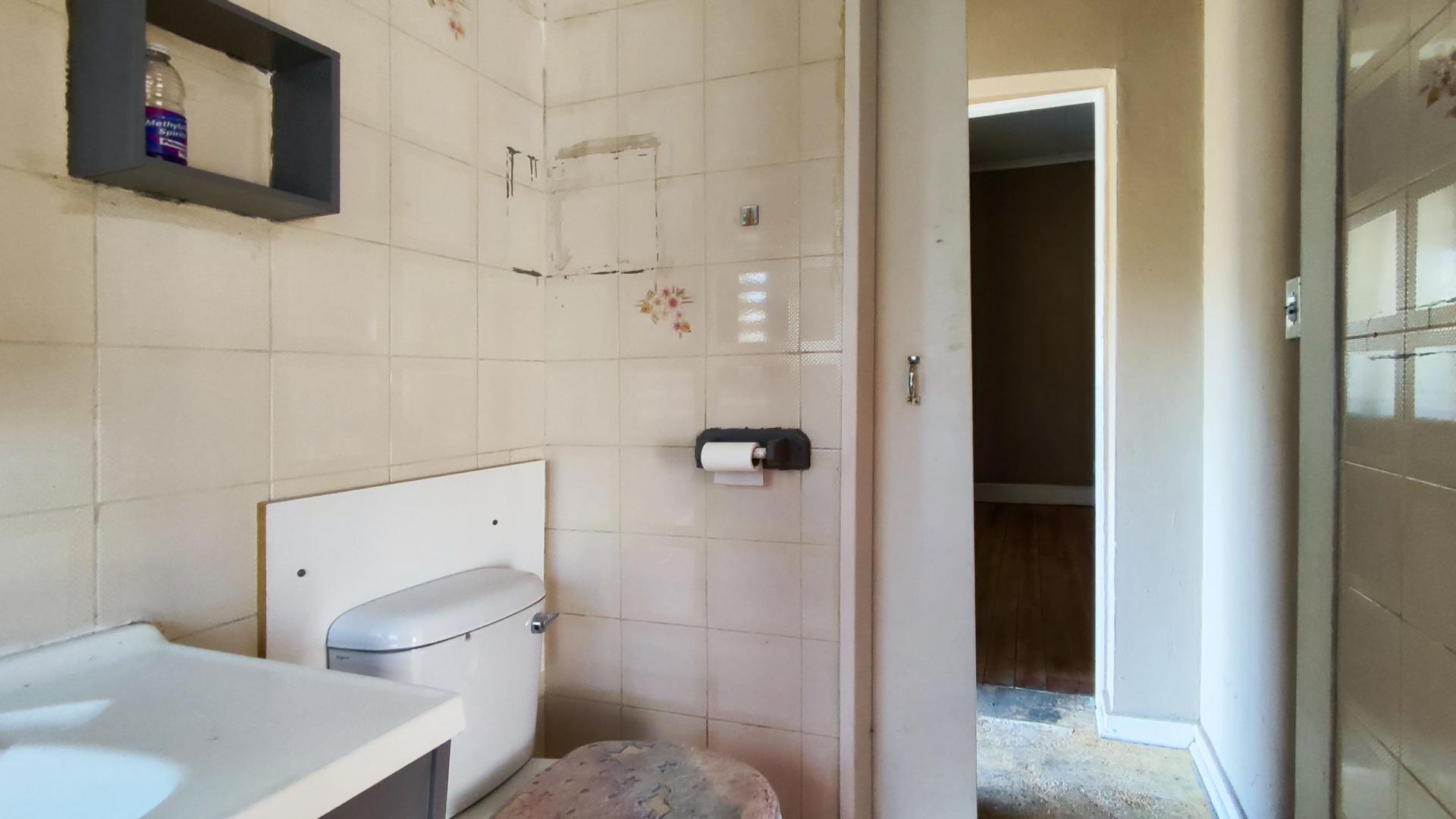 Bathroom 1 - 4 square meters of property in Plantation