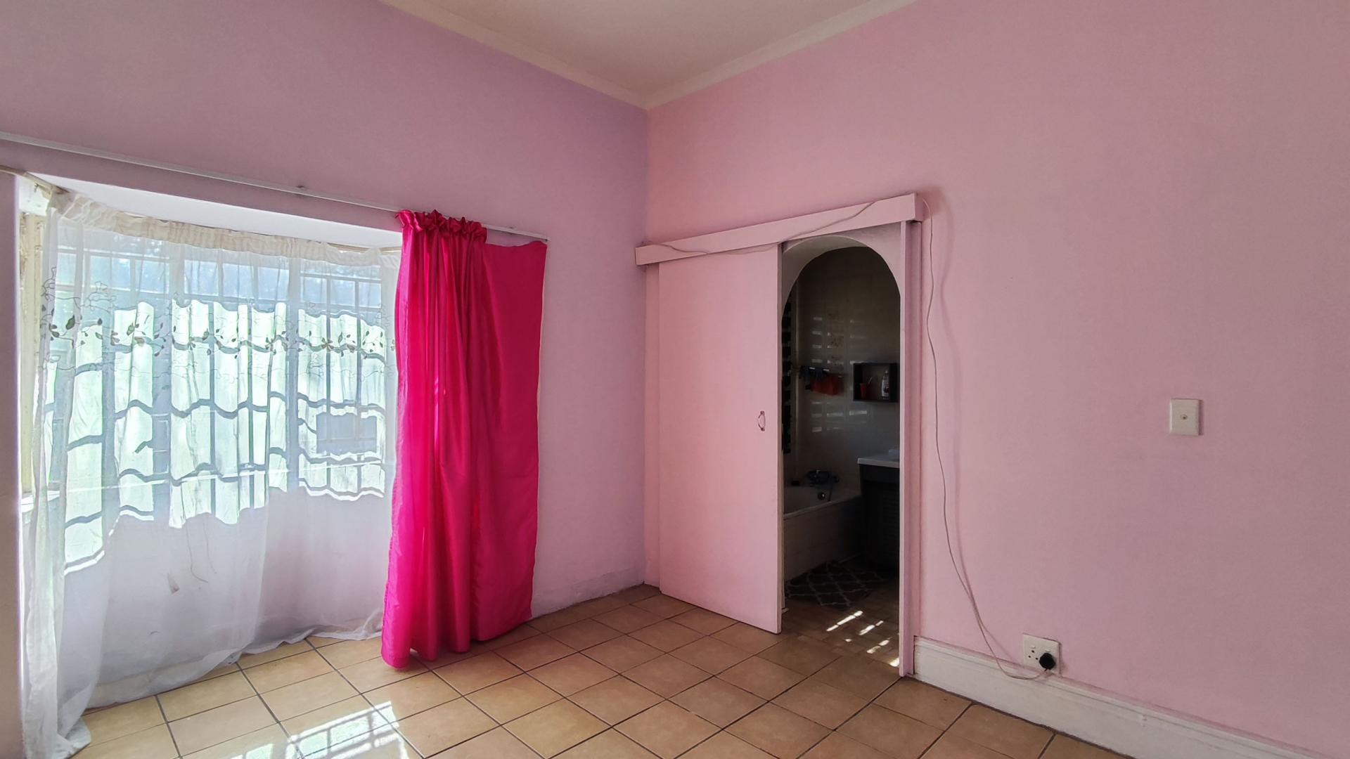 Bed Room 1 - 21 square meters of property in Plantation