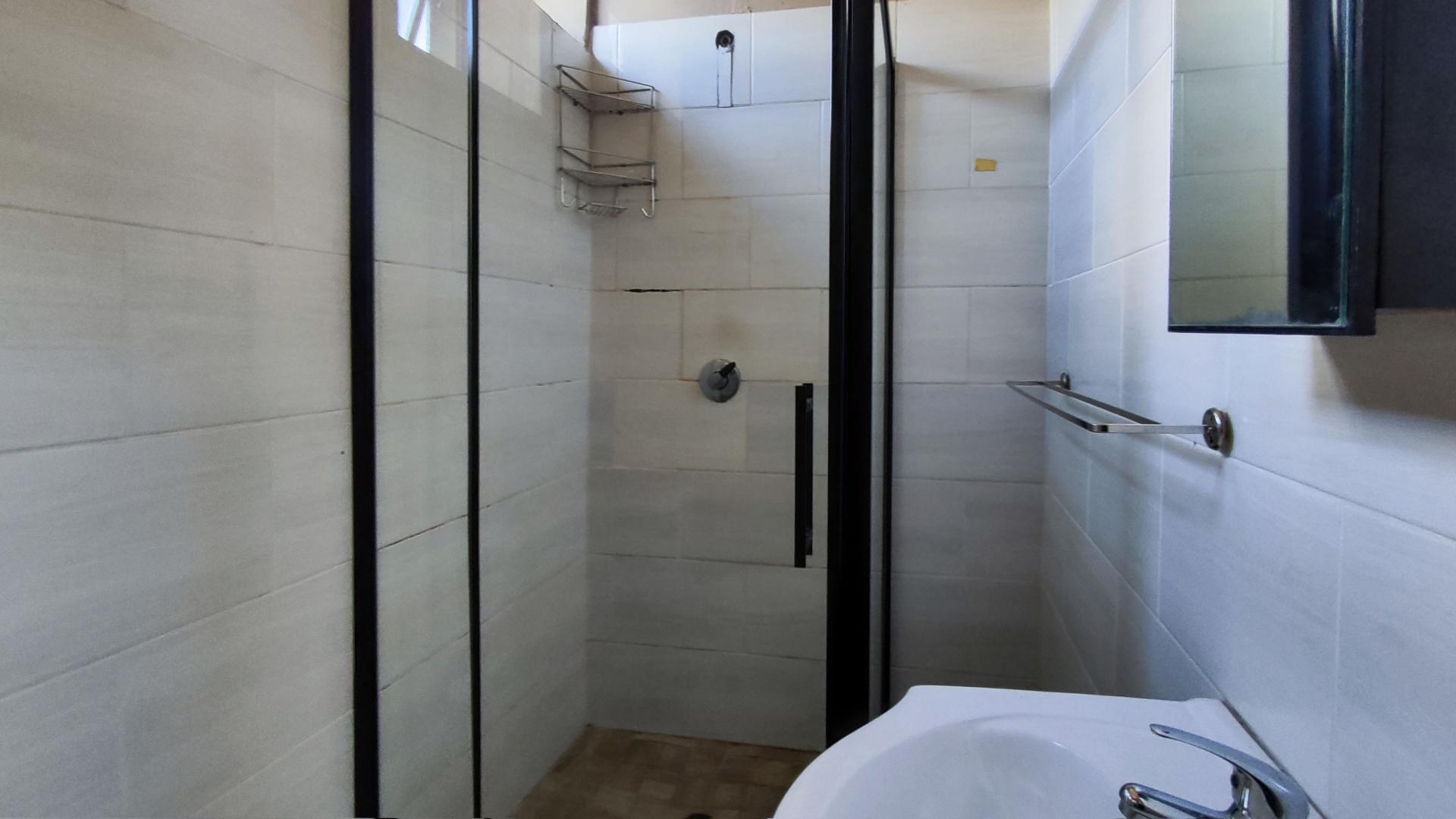 Bathroom 2 - 6 square meters of property in Plantation