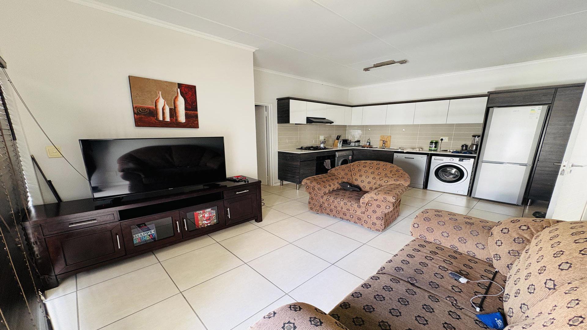 Lounges of property in Greenstone Hill