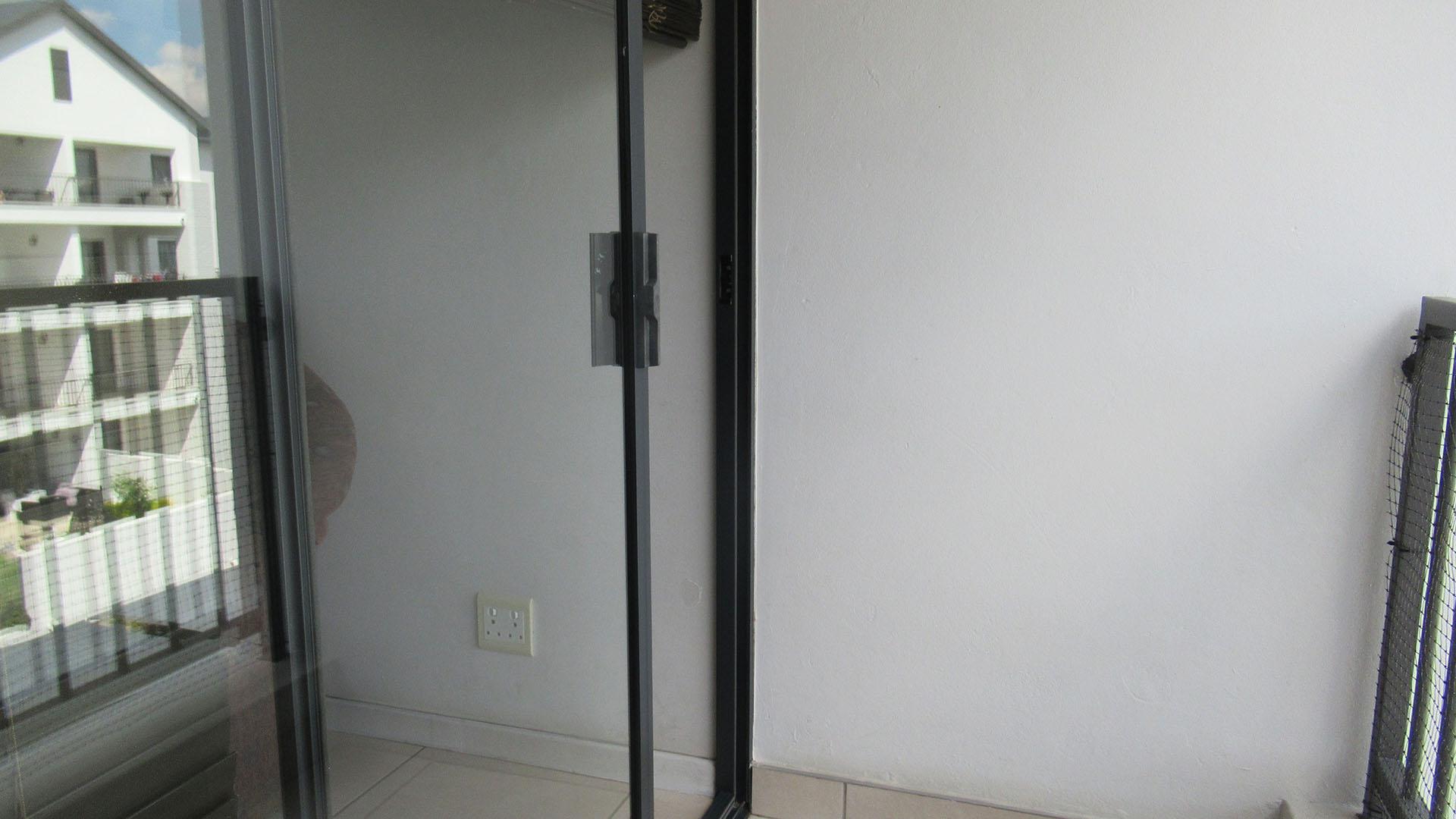 Balcony - 4 square meters of property in Greenstone Hill