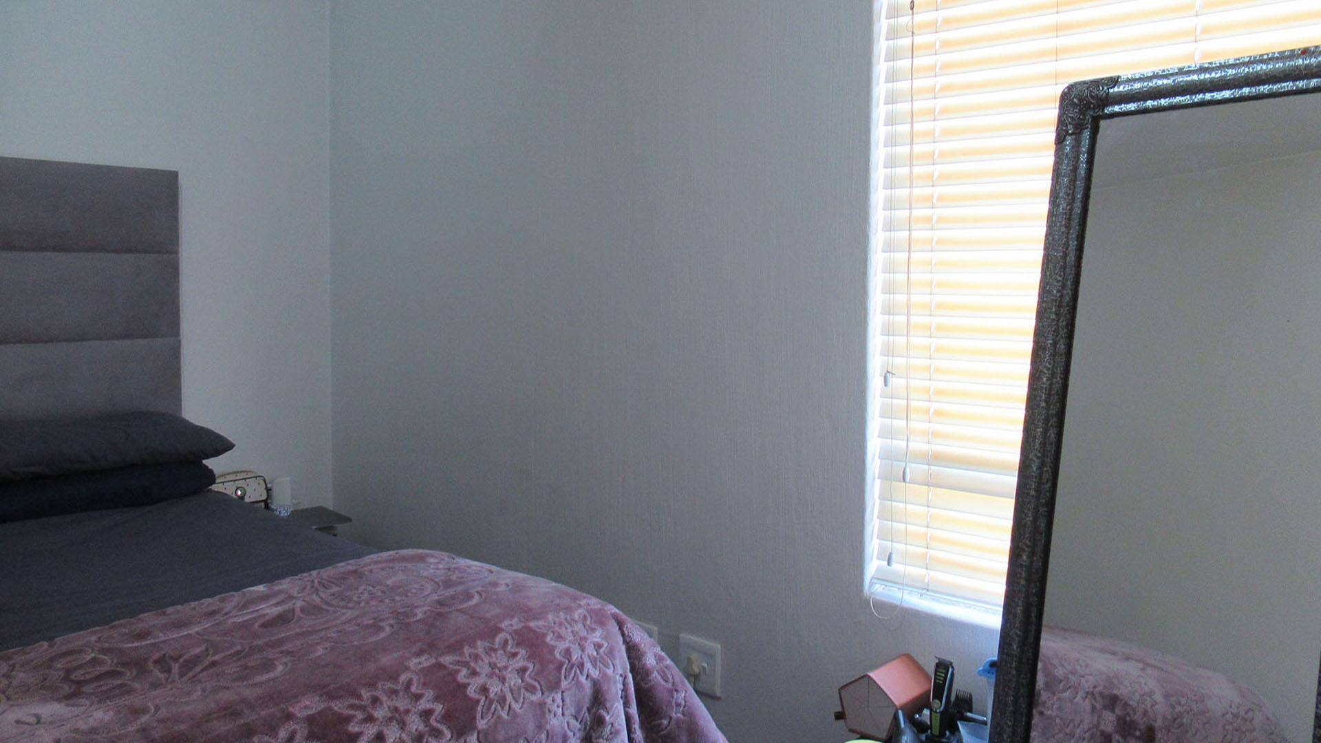 Bed Room 1 - 12 square meters of property in Broadacres