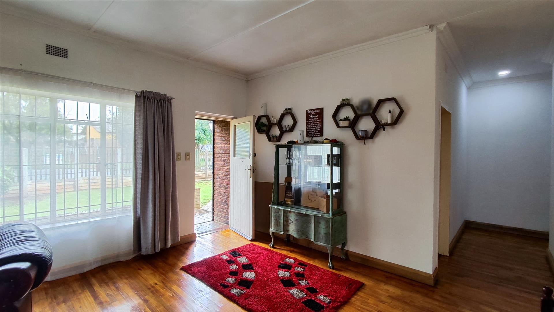 Dining Room - 17 square meters of property in Brenthurst