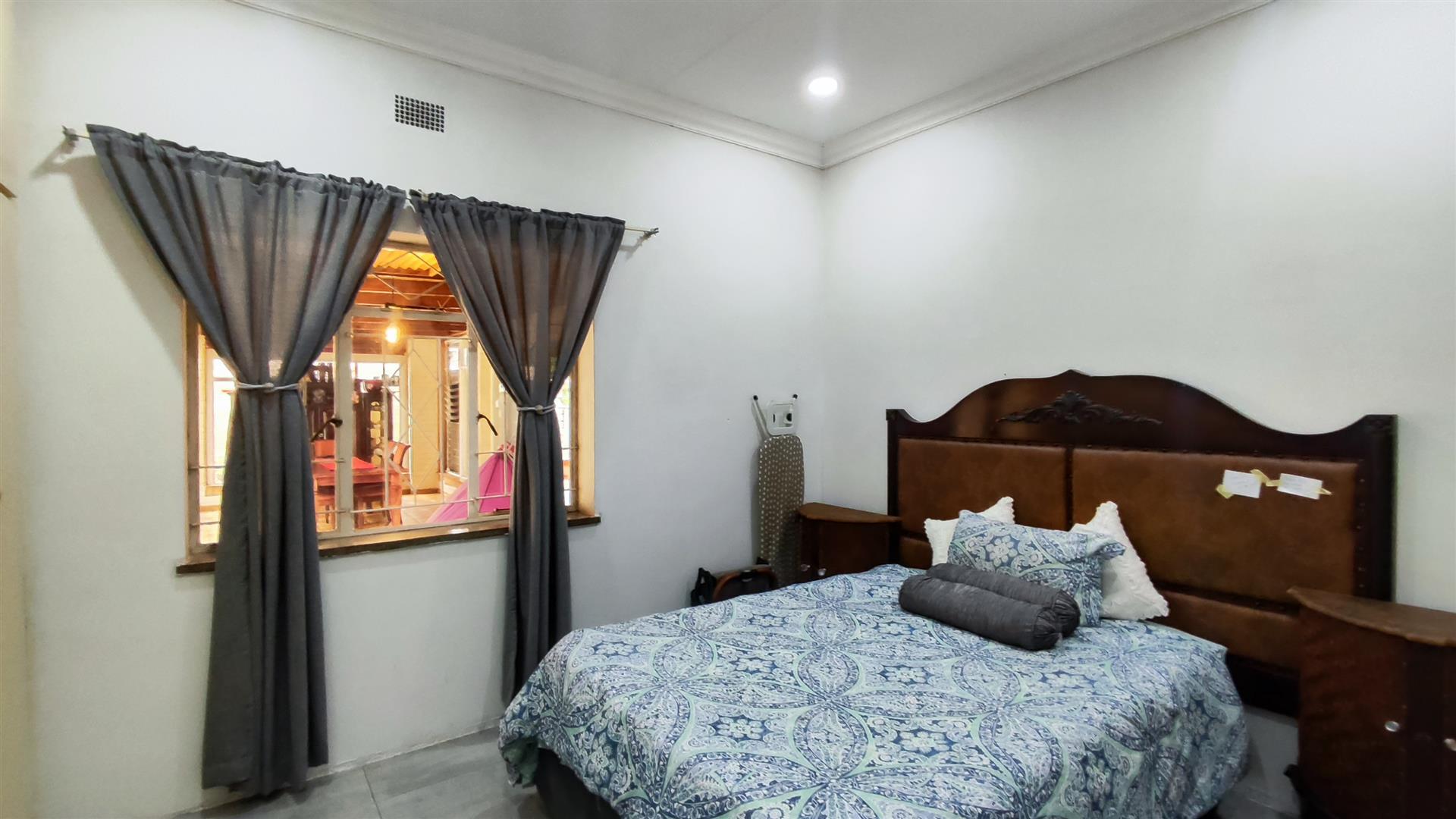 Bed Room 1 - 12 square meters of property in Brenthurst