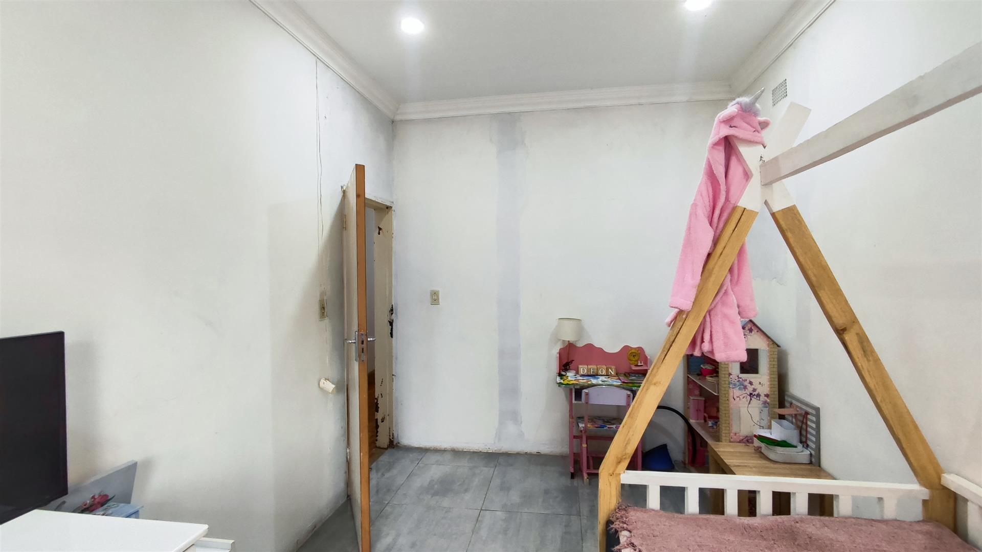 Bed Room 2 - 13 square meters of property in Brenthurst