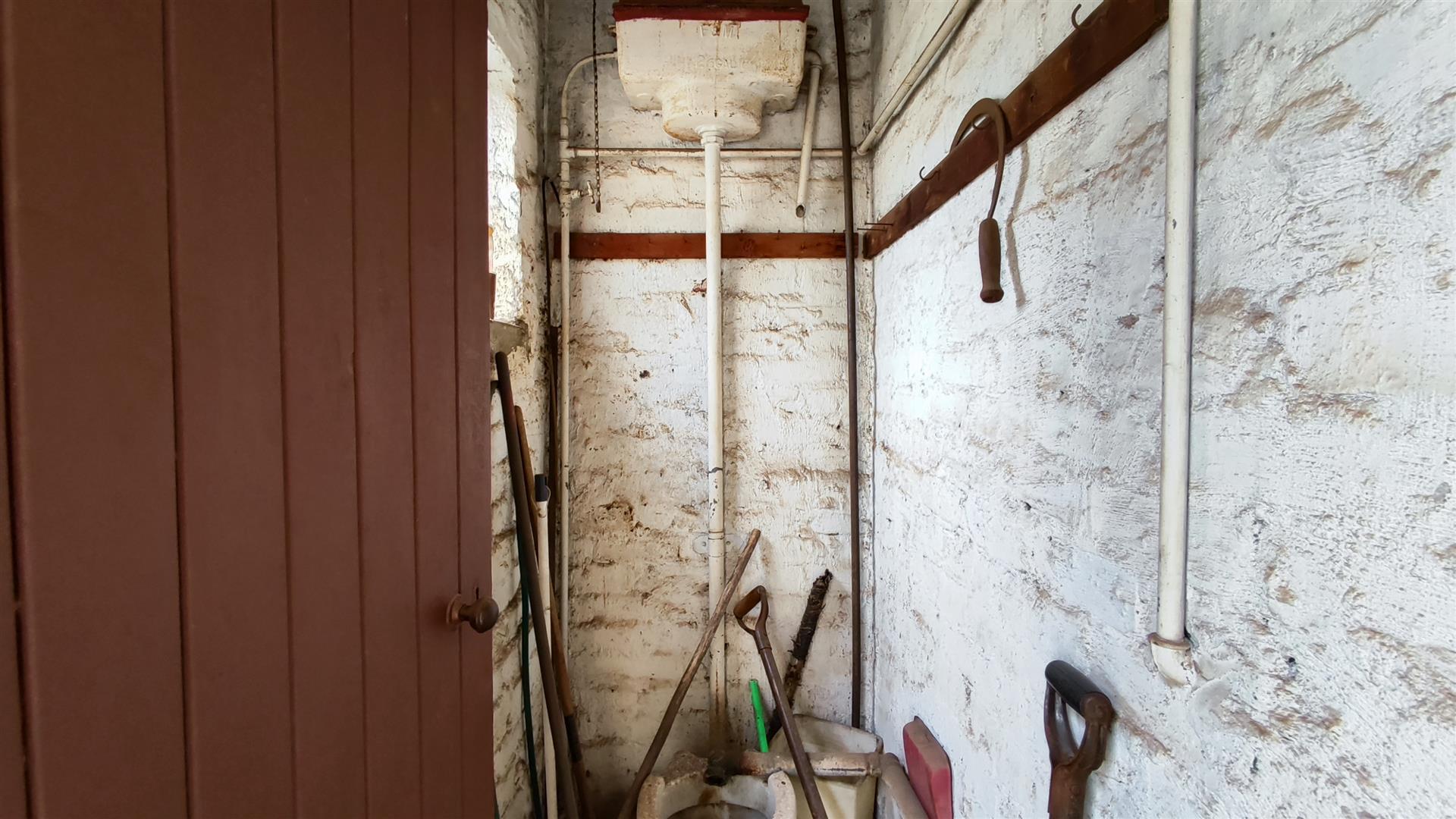 Staff Bathroom - 2 square meters of property in Brenthurst