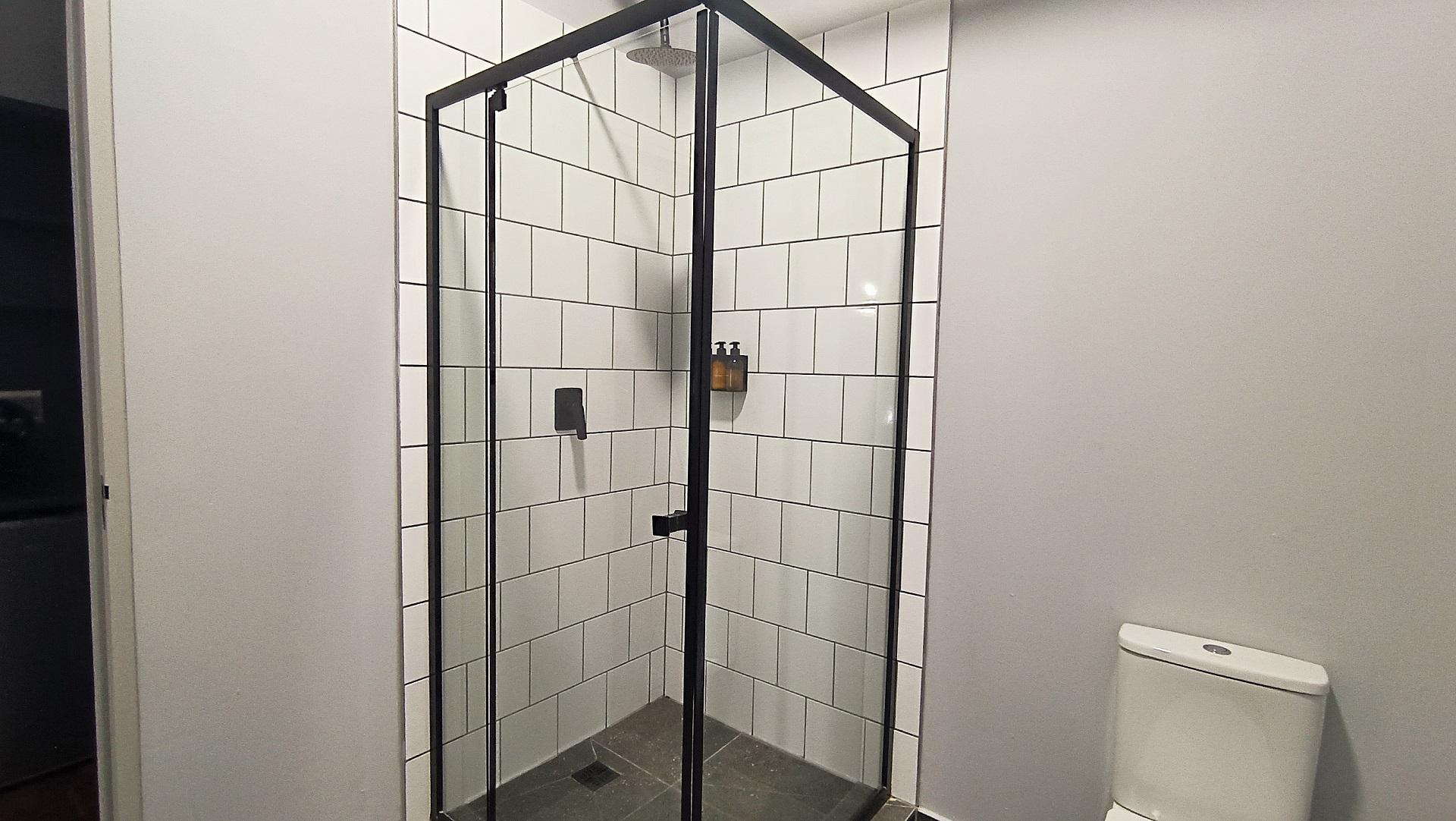 Bathroom 1 - 7 square meters of property in Cape Town Centre