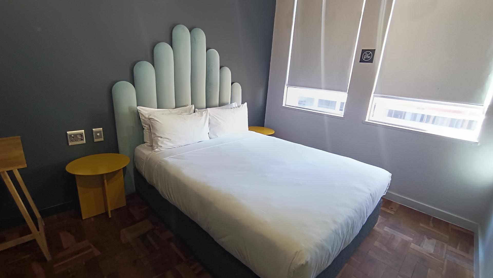 Bed Room 1 - 15 square meters of property in Cape Town Centre