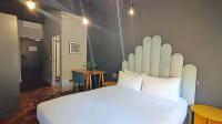 Bed Room 1 - 15 square meters of property in Cape Town Centre