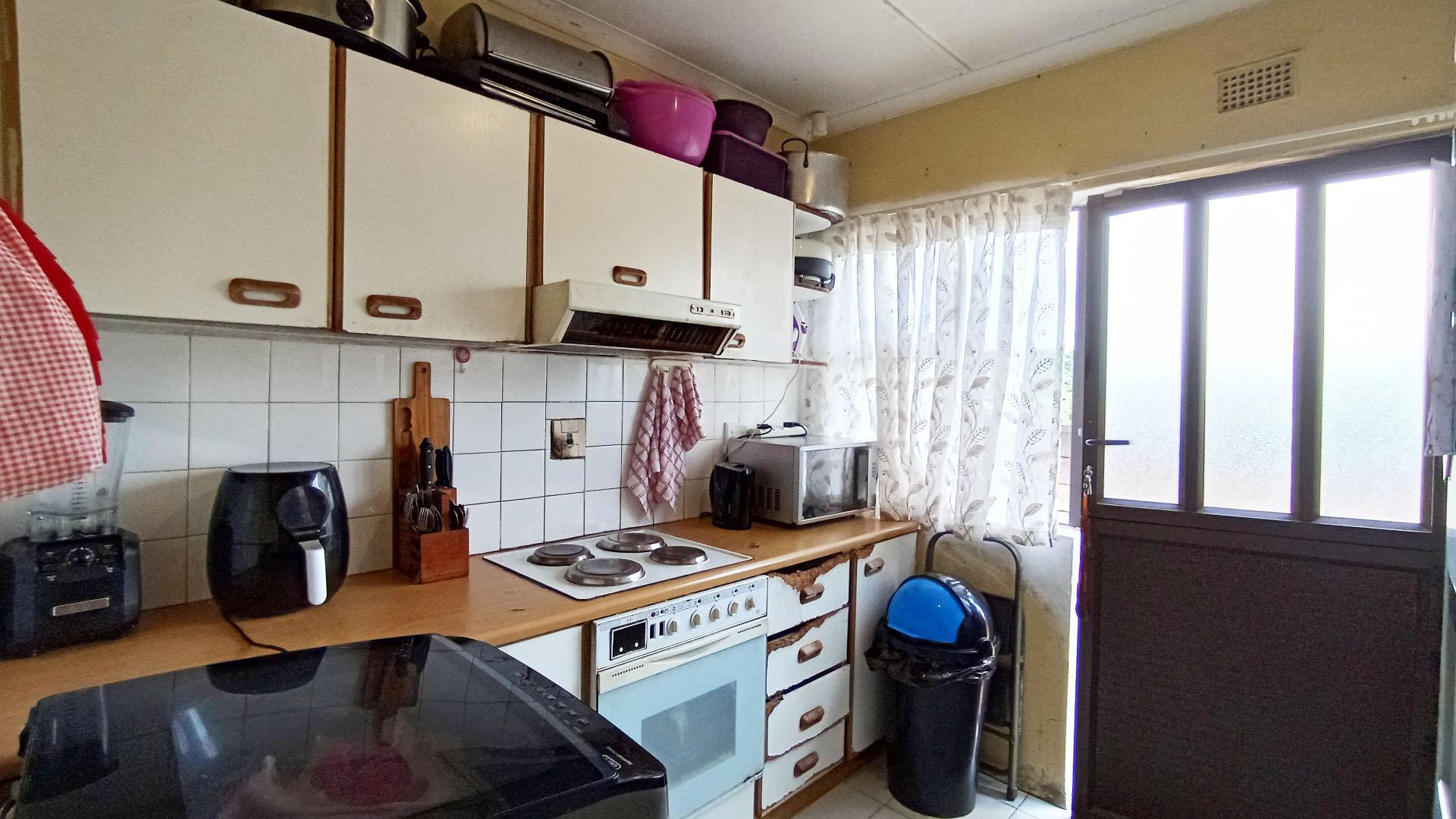 Kitchen - 7 square meters of property in Newlands West
