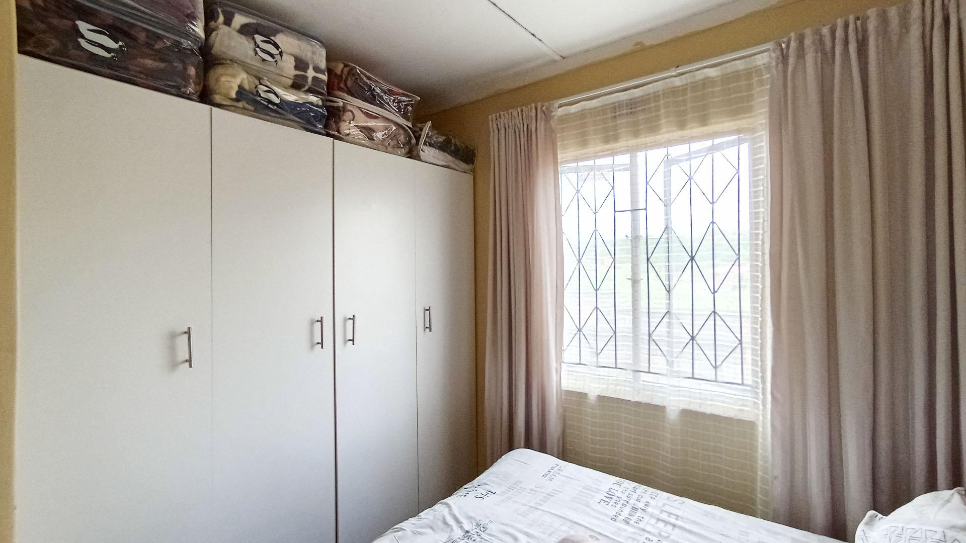 Bathroom 1 - 4 square meters of property in Newlands West