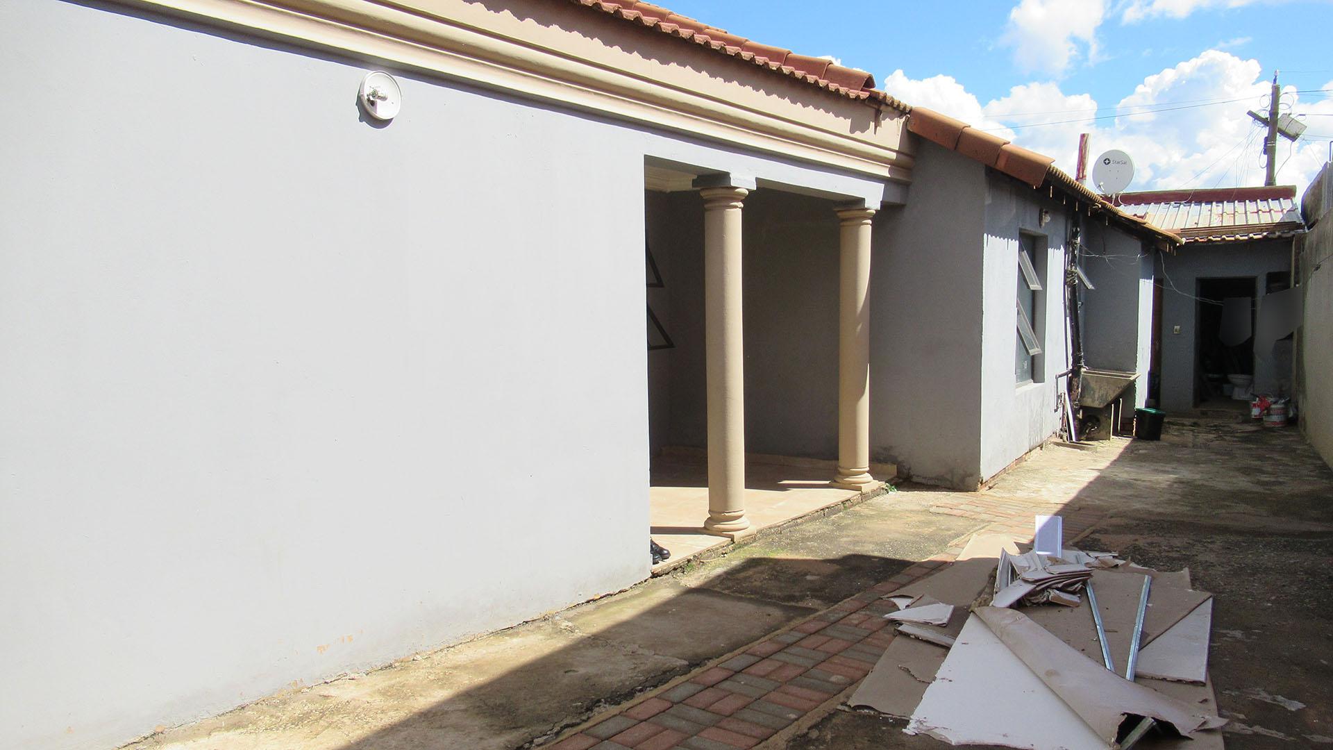 Front View of property in Chiawelo