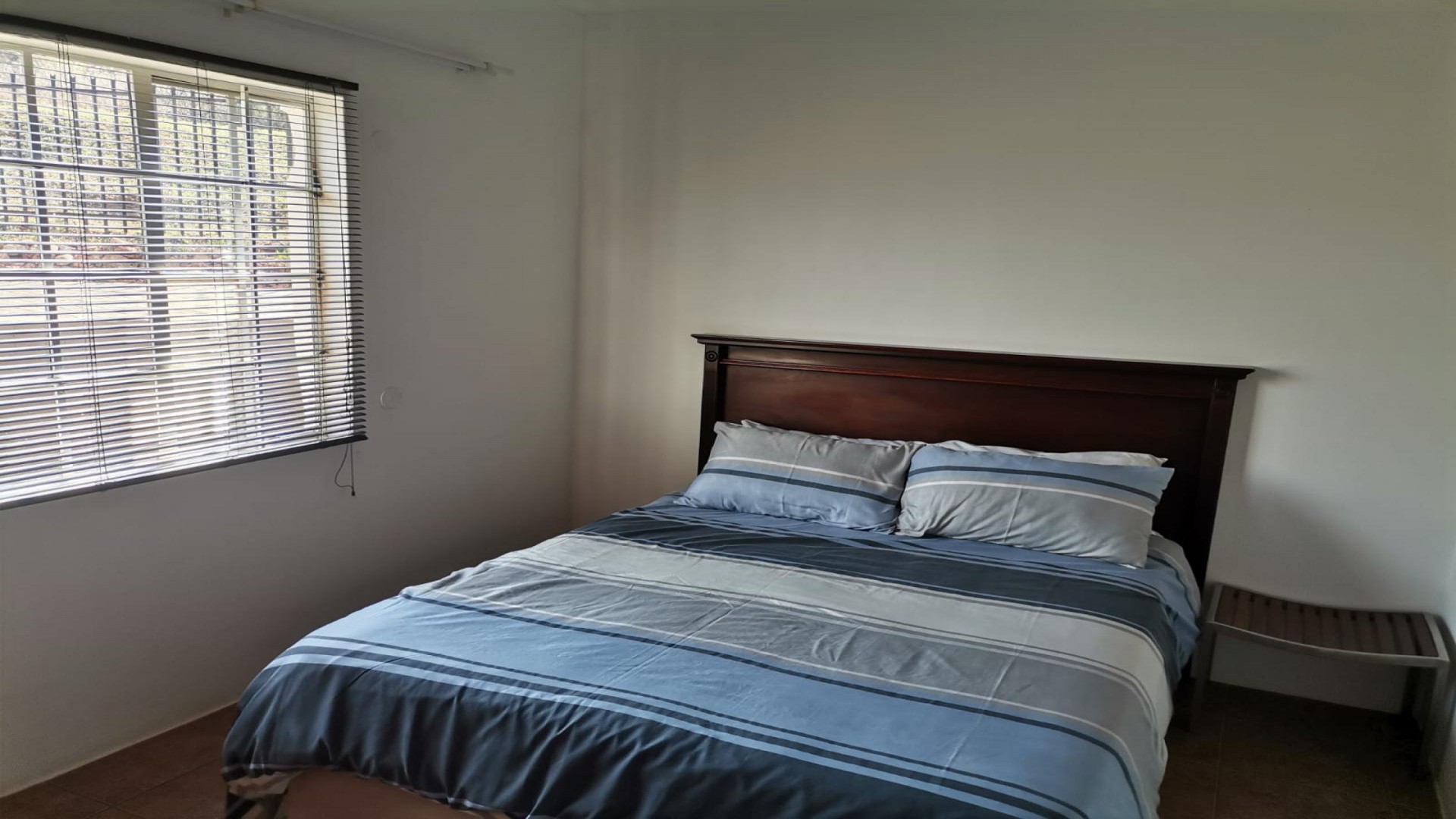 Bed Room 1 of property in Vaal Oewer