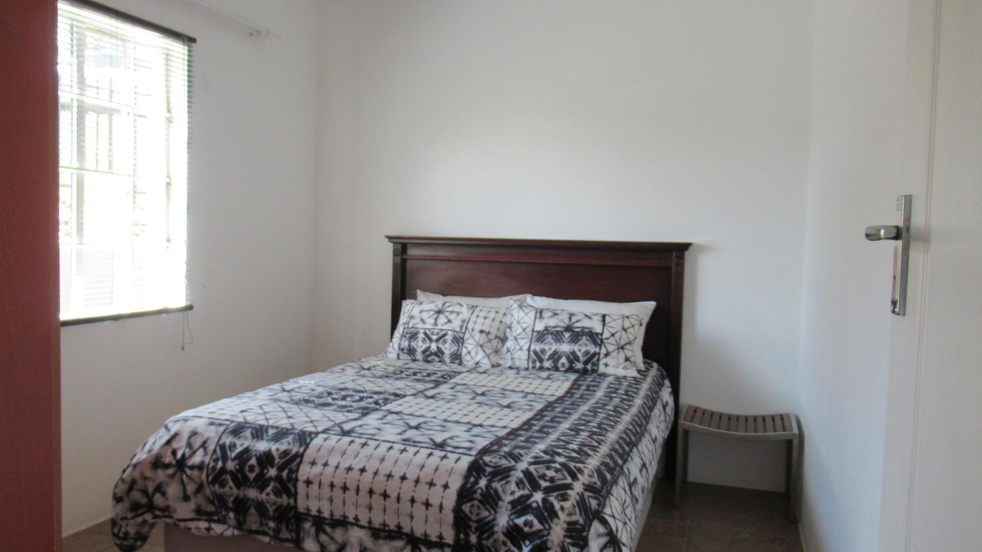 Bed Room 1 - 14 square meters of property in Vaal Oewer